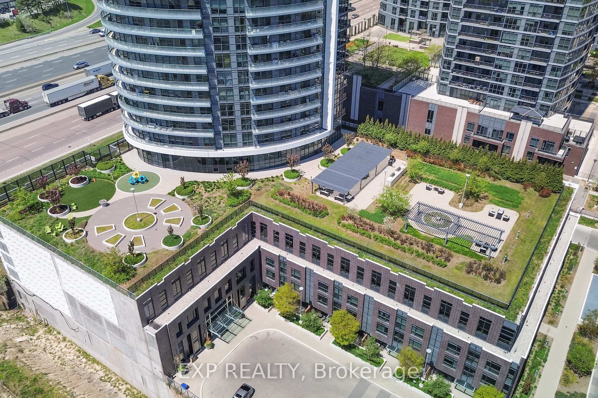 2 Bedrooms Condo at 30 Gibbs, Toronto For sale