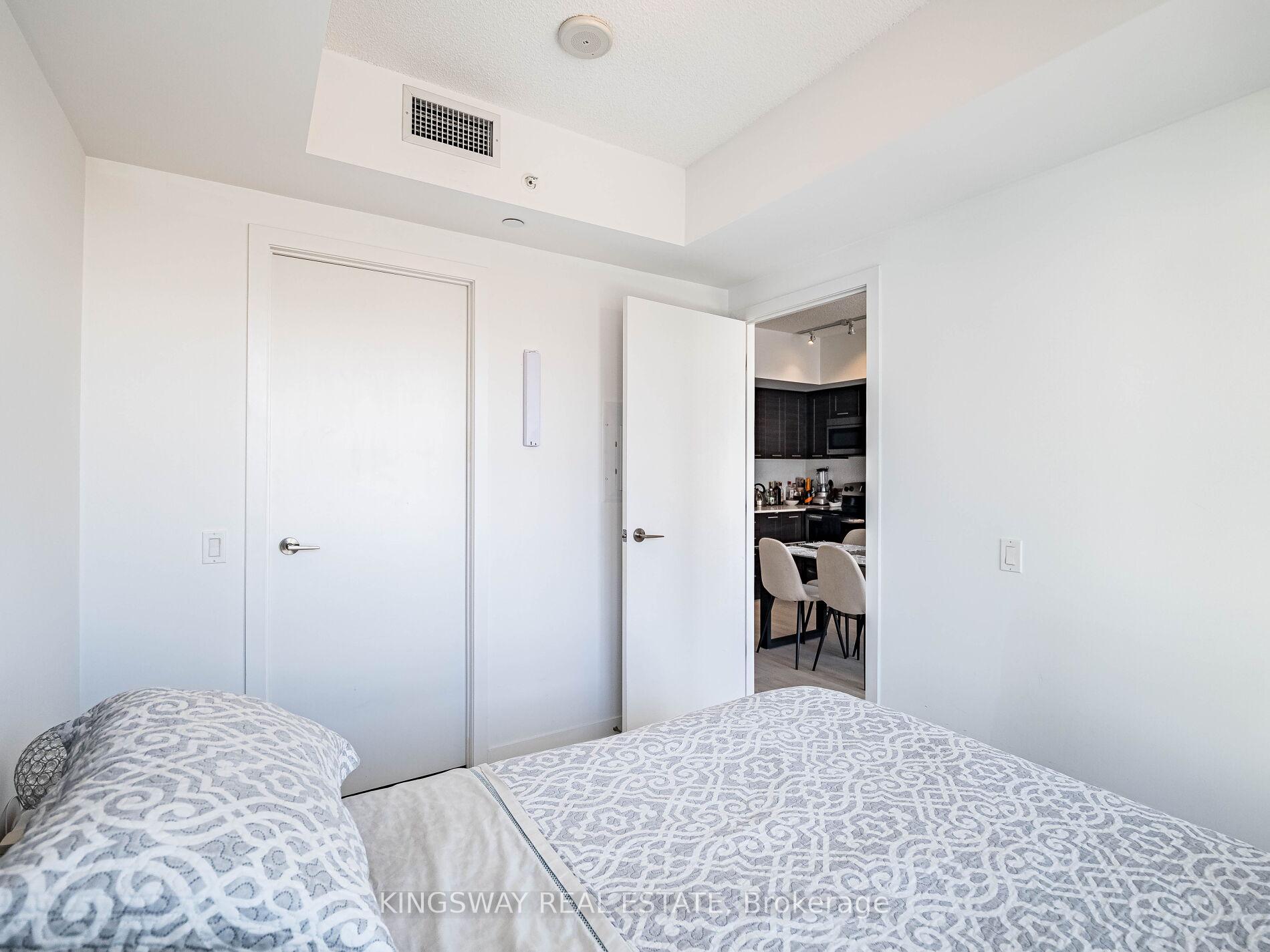 2 Bedrooms Condo at 2200 Lakeshore,  Toronto For sale