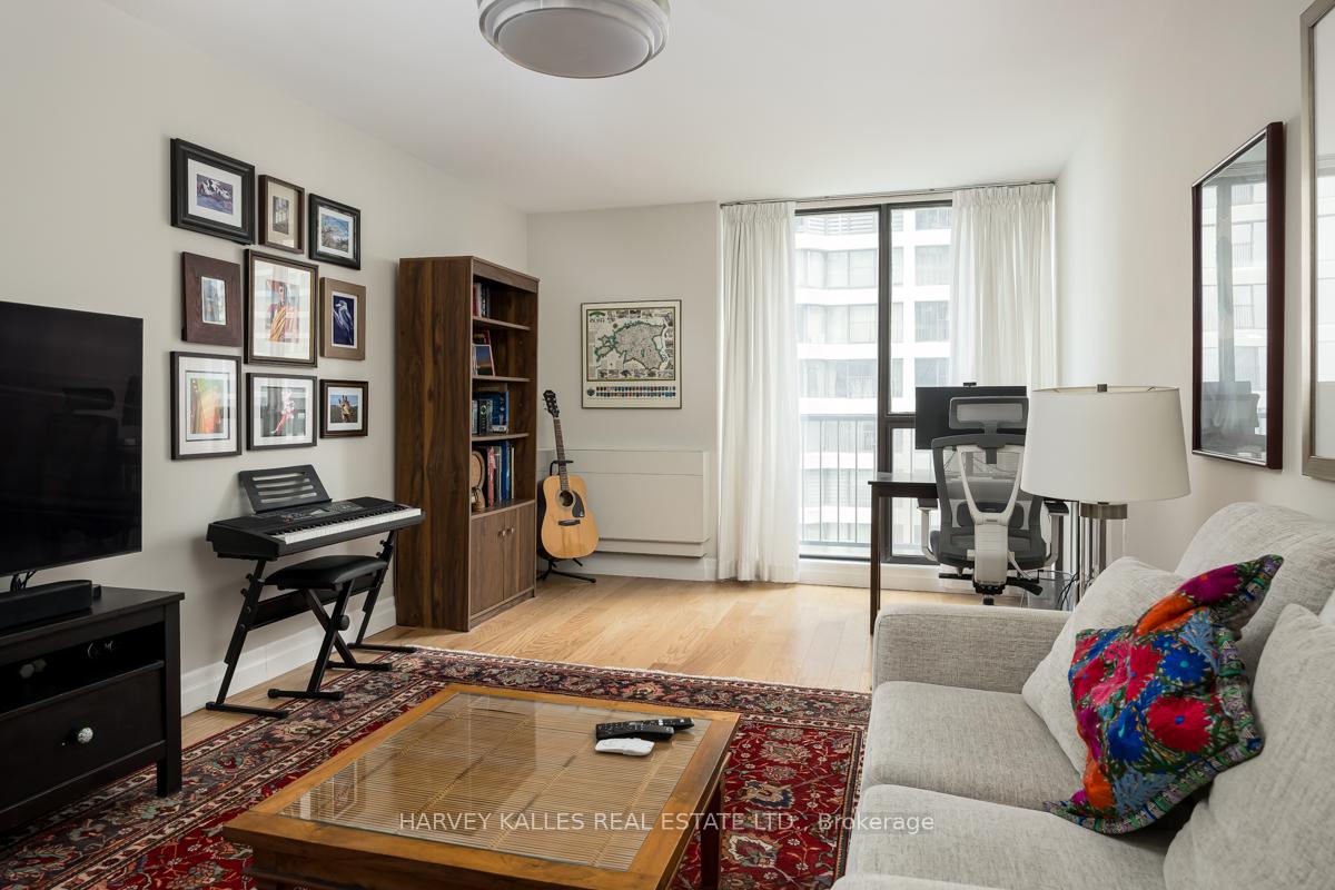 3 Bedrooms Condo at 33 Harbour, Toronto For sale