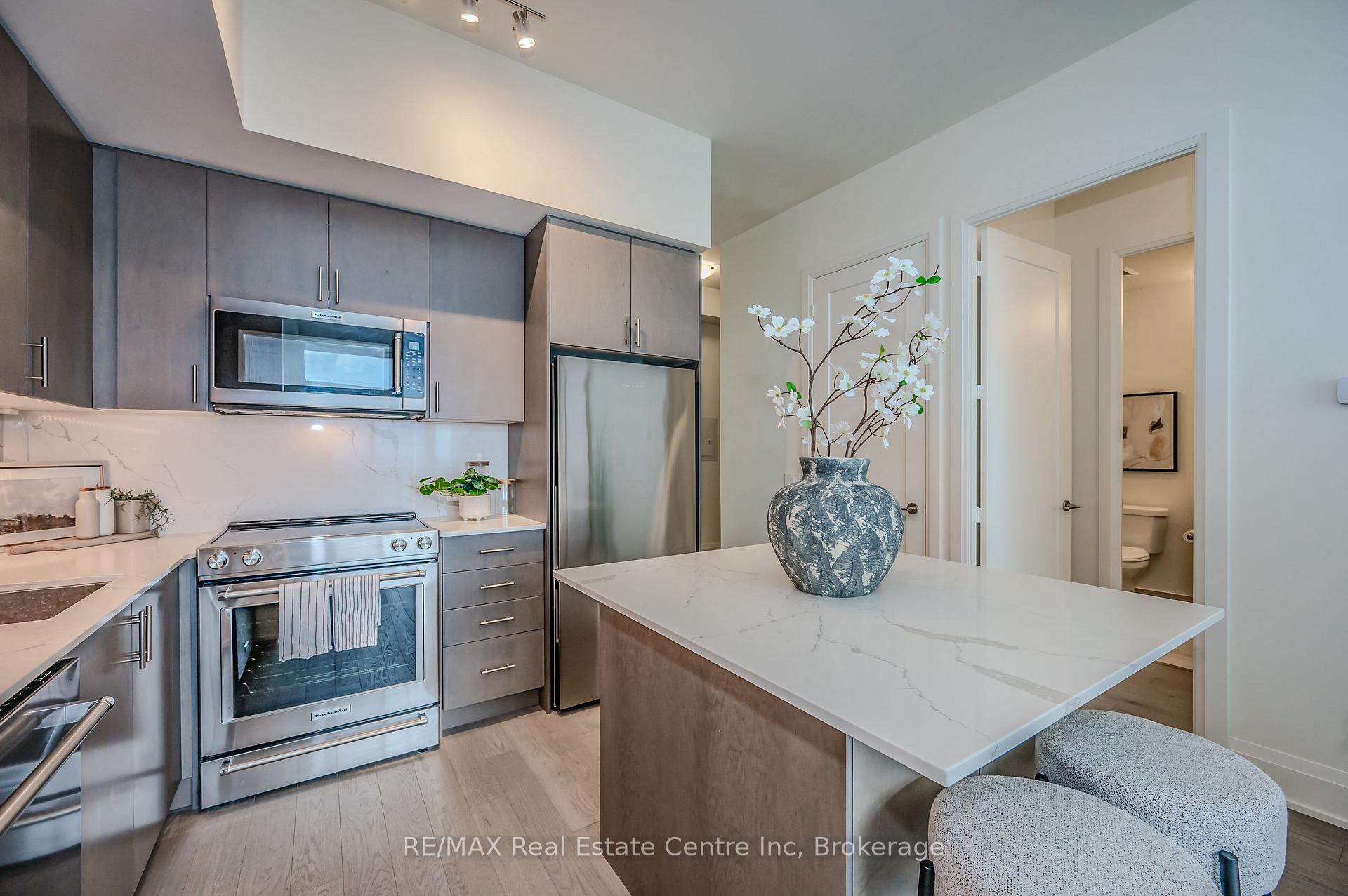 2 Bedrooms Condo at 9000 Jane, Vaughan For sale