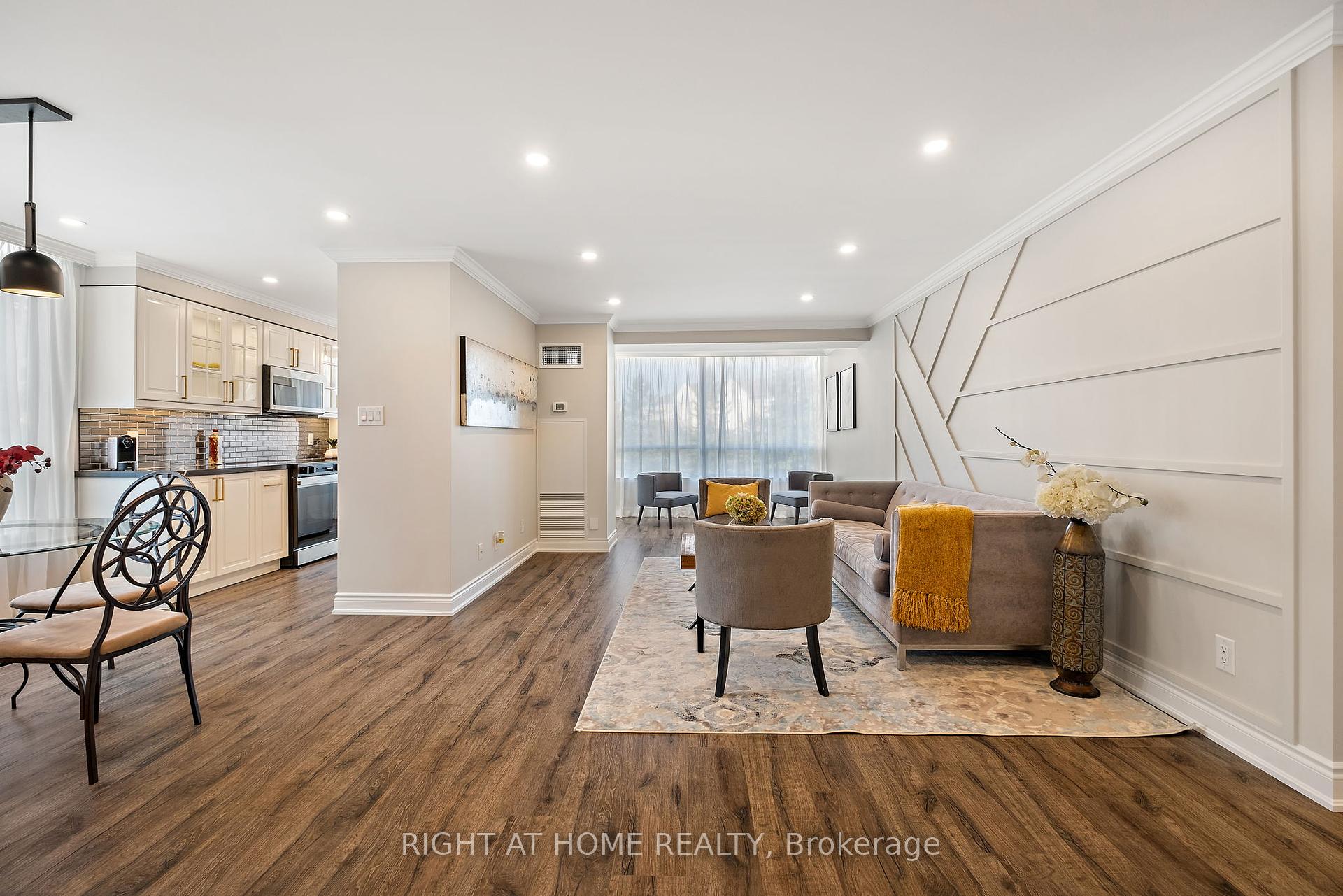 3 Bedrooms Condo at 120 Promenade,  Vaughan For sale
