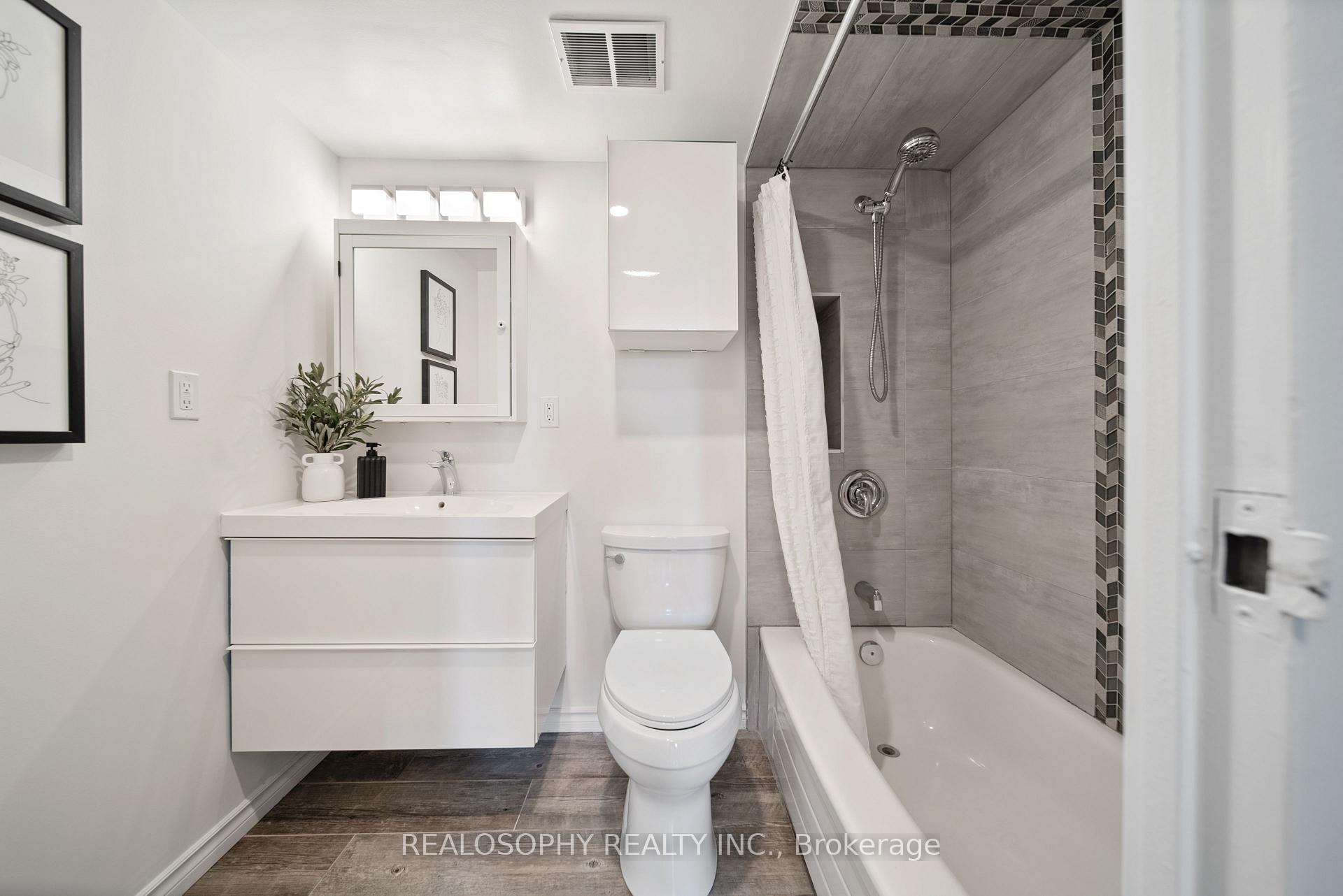 3 Bedrooms Condo at 100 Quebec, Toronto For sale