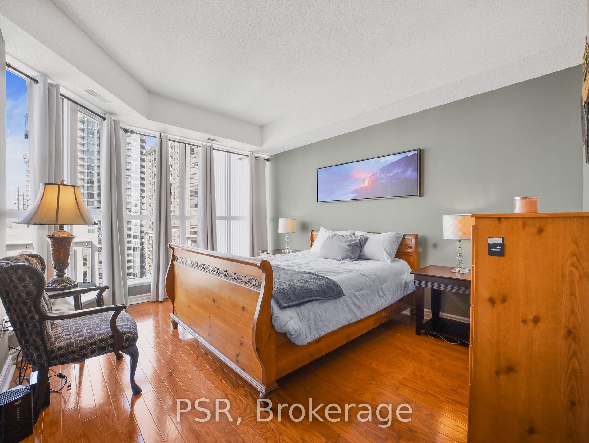 2 Bedrooms Condo at 67 Caroline,  Hamilton For sale