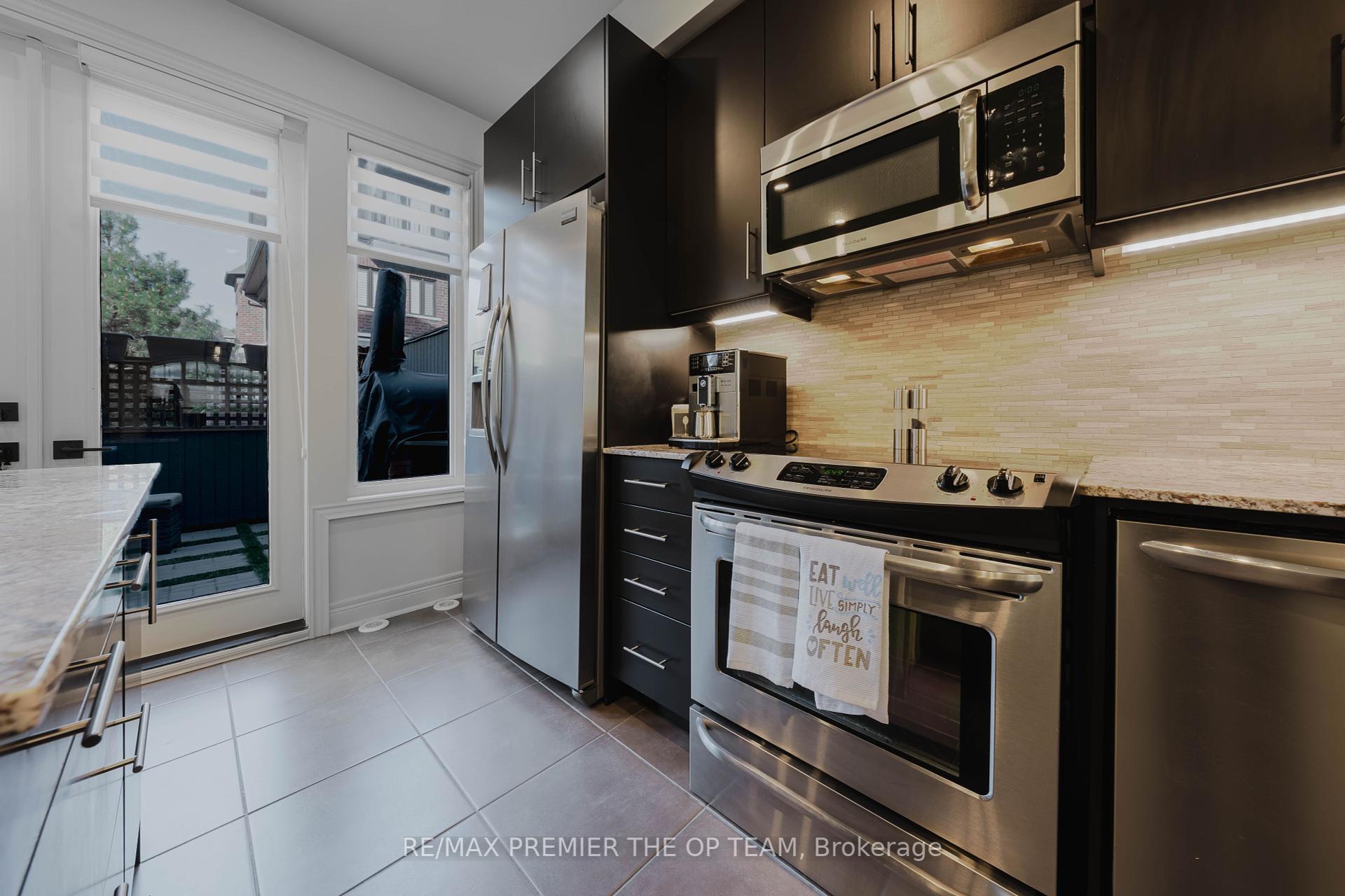 3 Bedrooms Condo at 8347 Kipling, Vaughan For sale