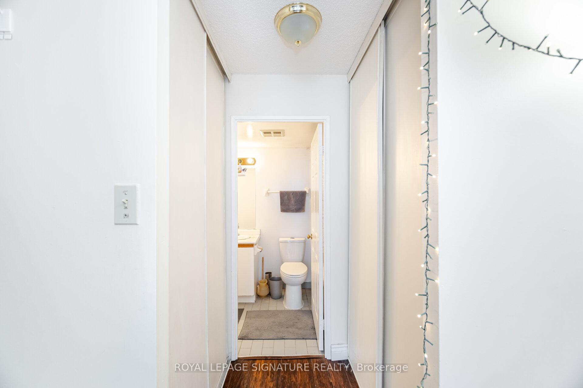 3 Bedrooms Condo at 250 Webb, Mississauga For sale