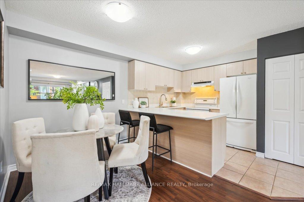 2 Bedrooms Condo at 1701 Lampman, Burlington For sale