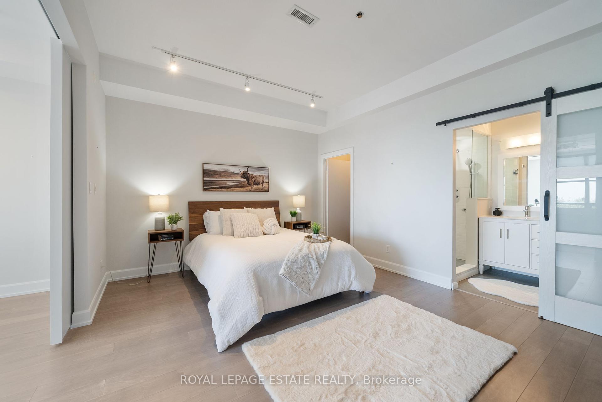 2 Bedrooms Condo at 160 Fallingbrook, Toronto For sale