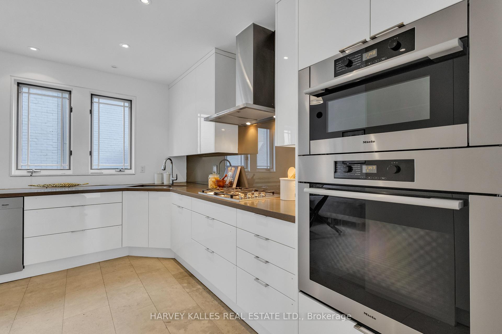 111 Strathallan Boulevard