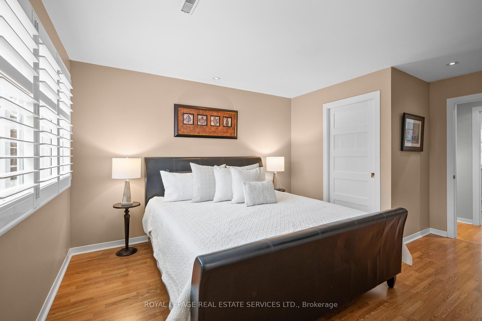 3 Bedrooms Condo at 2098 Marine,  Oakville For sale