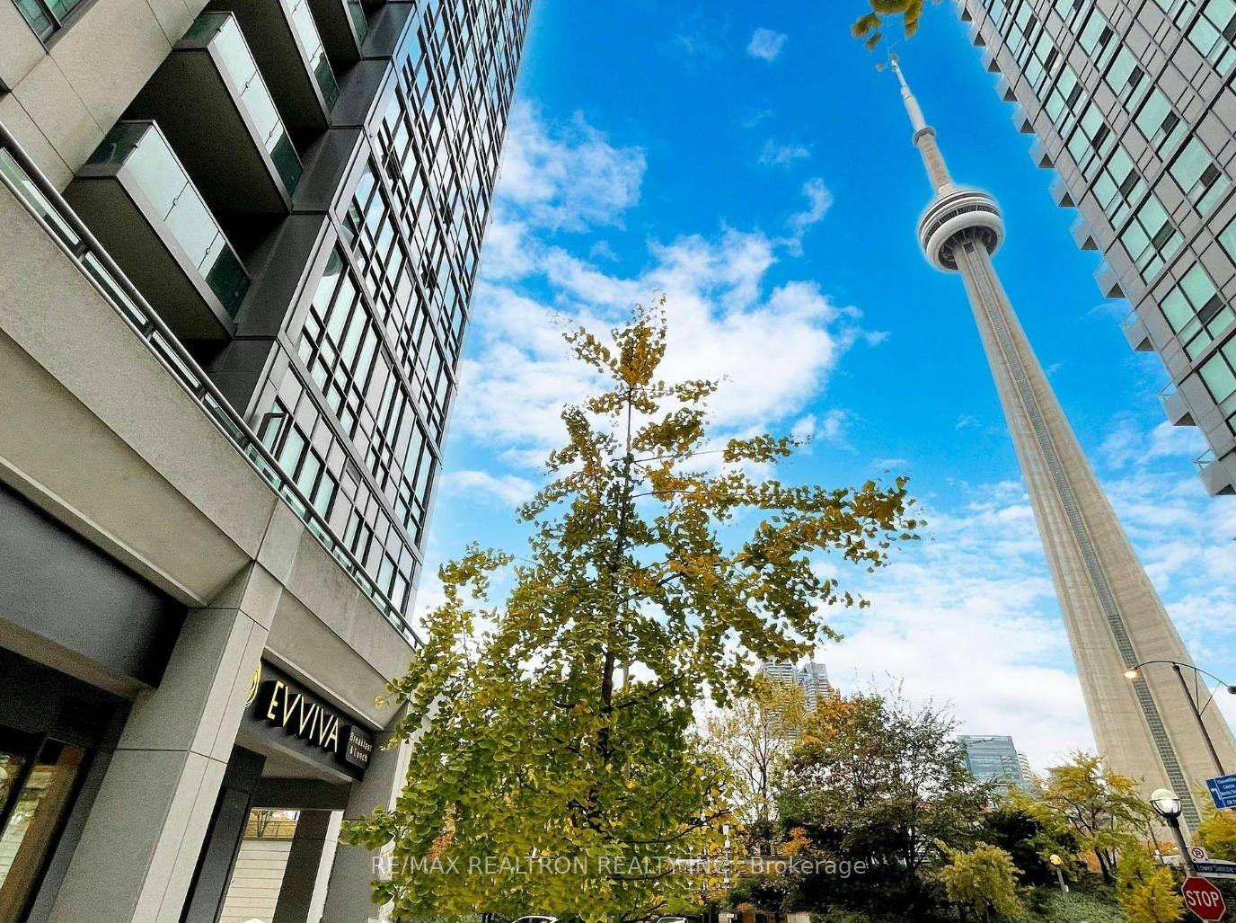 2 Bedrooms Condo at 25 Lower Simcoe, Toronto For sale