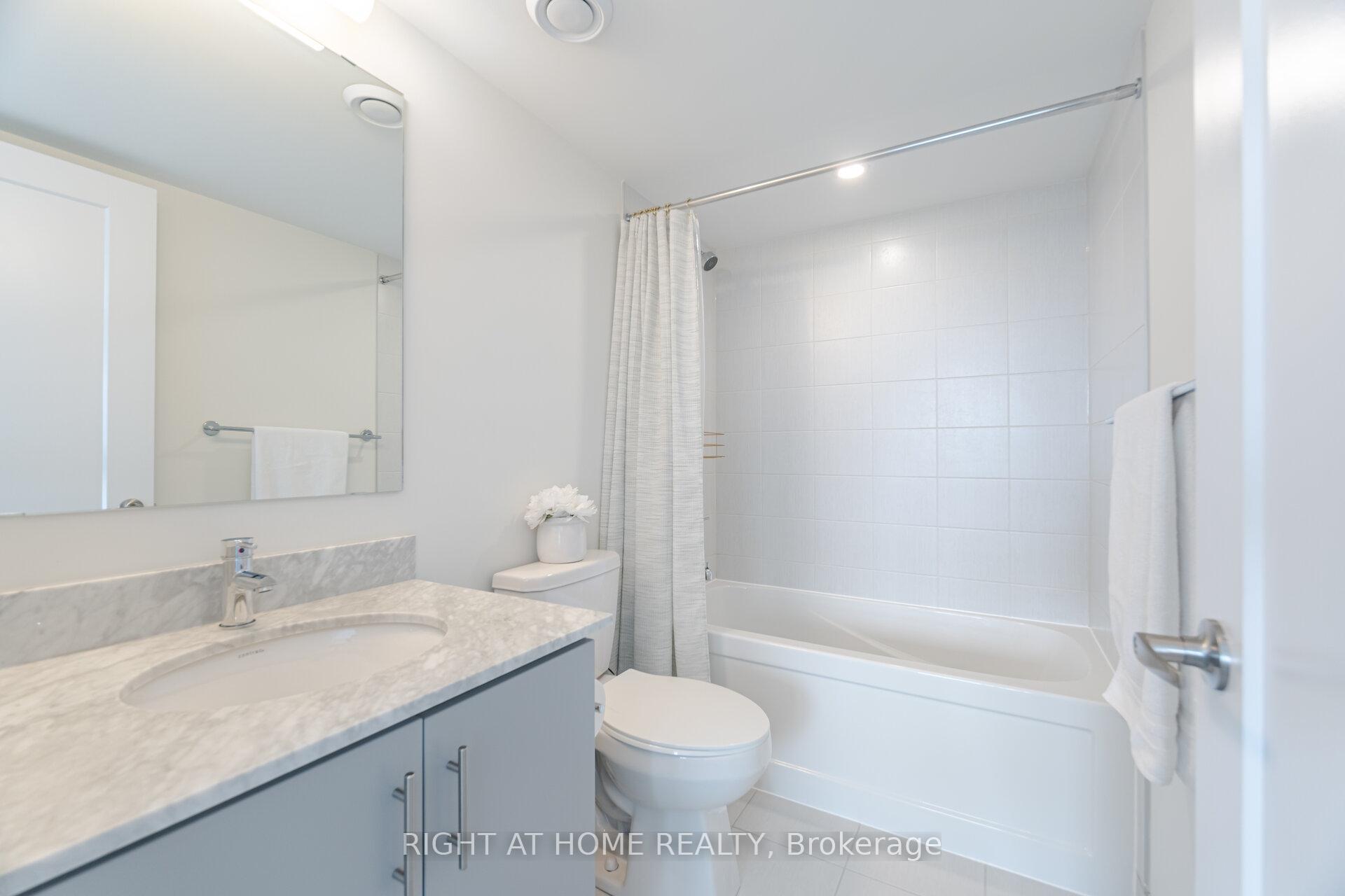 2 Bedrooms Condo at 349 Wheat Boom, Oakville For sale