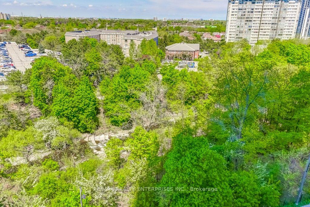 2 Bedrooms Condo at 80 Absolute, Mississauga For sale