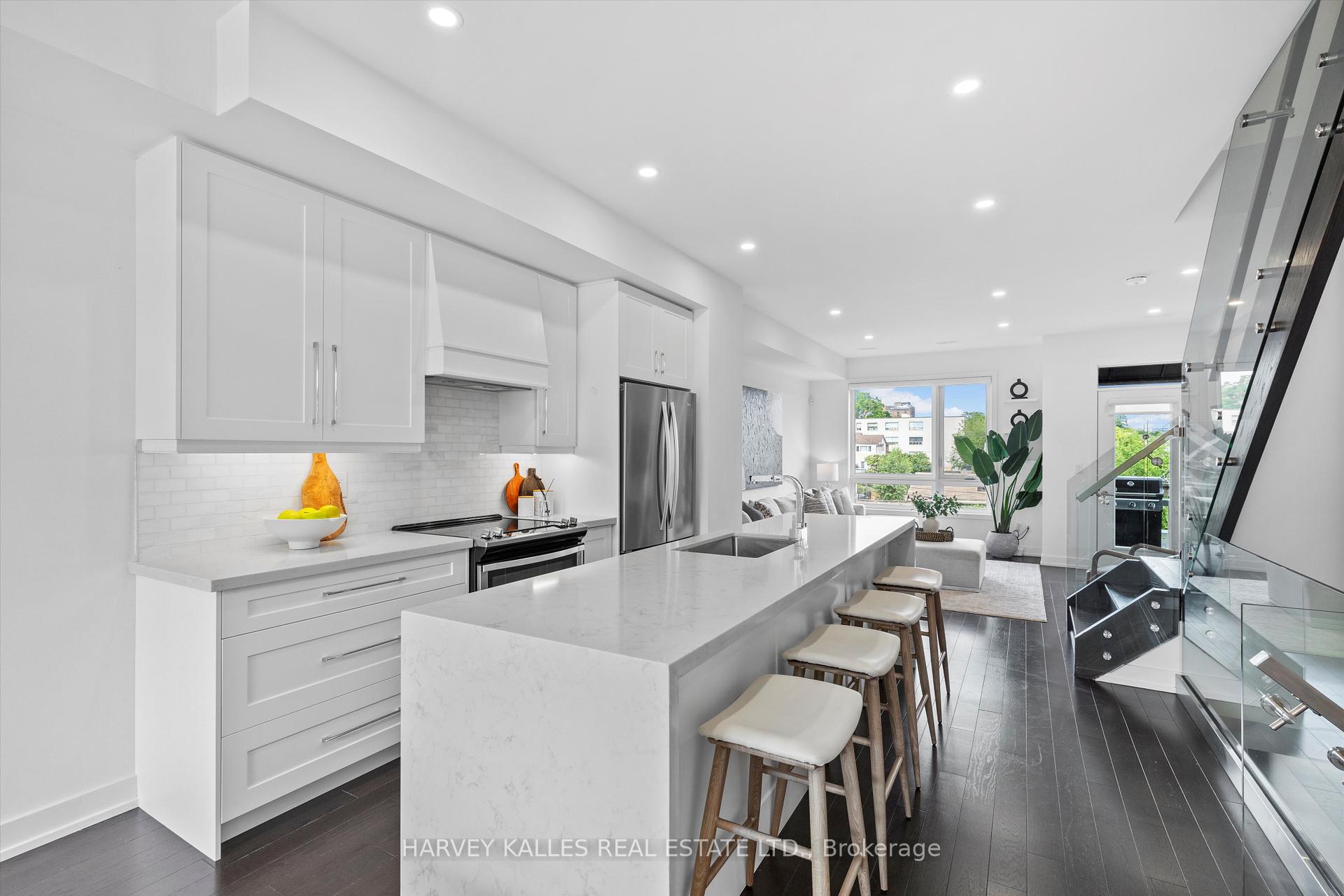 609A Harvie Avenue