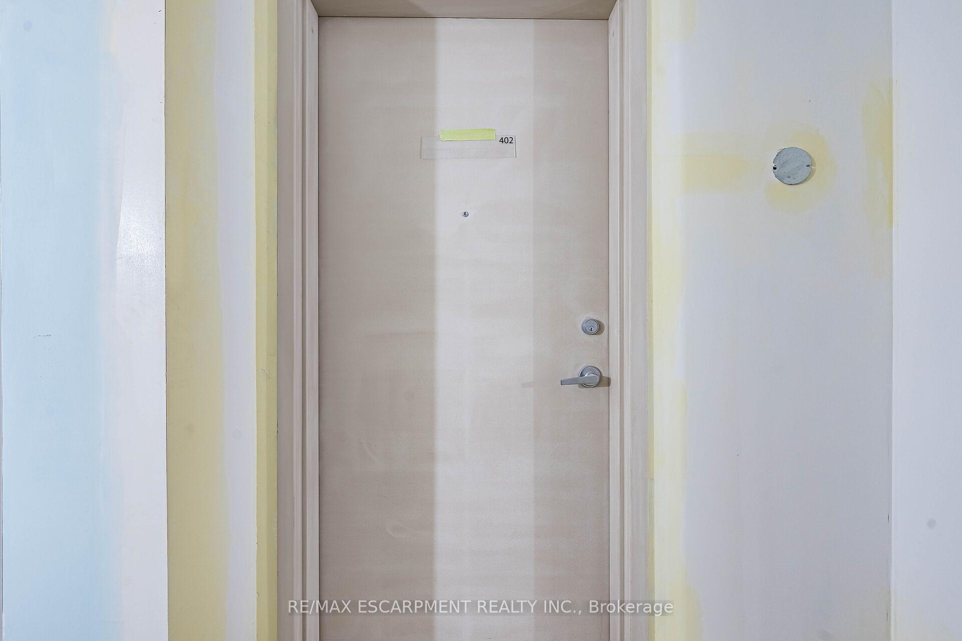 2 Bedrooms Condo at 4 Elsinore, Toronto For sale