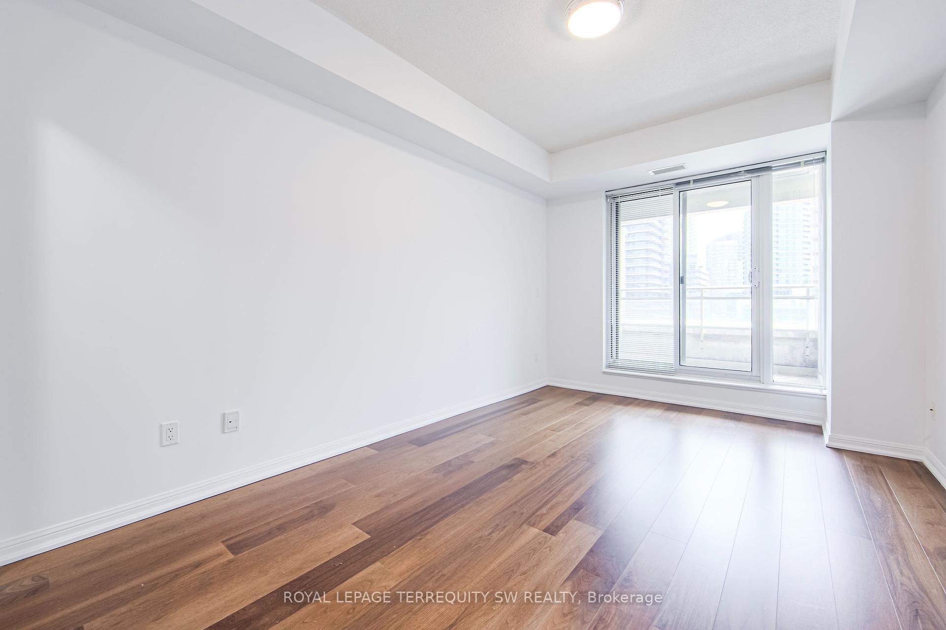 3 Bedrooms Condo at 628 Fleet, Toronto For sale