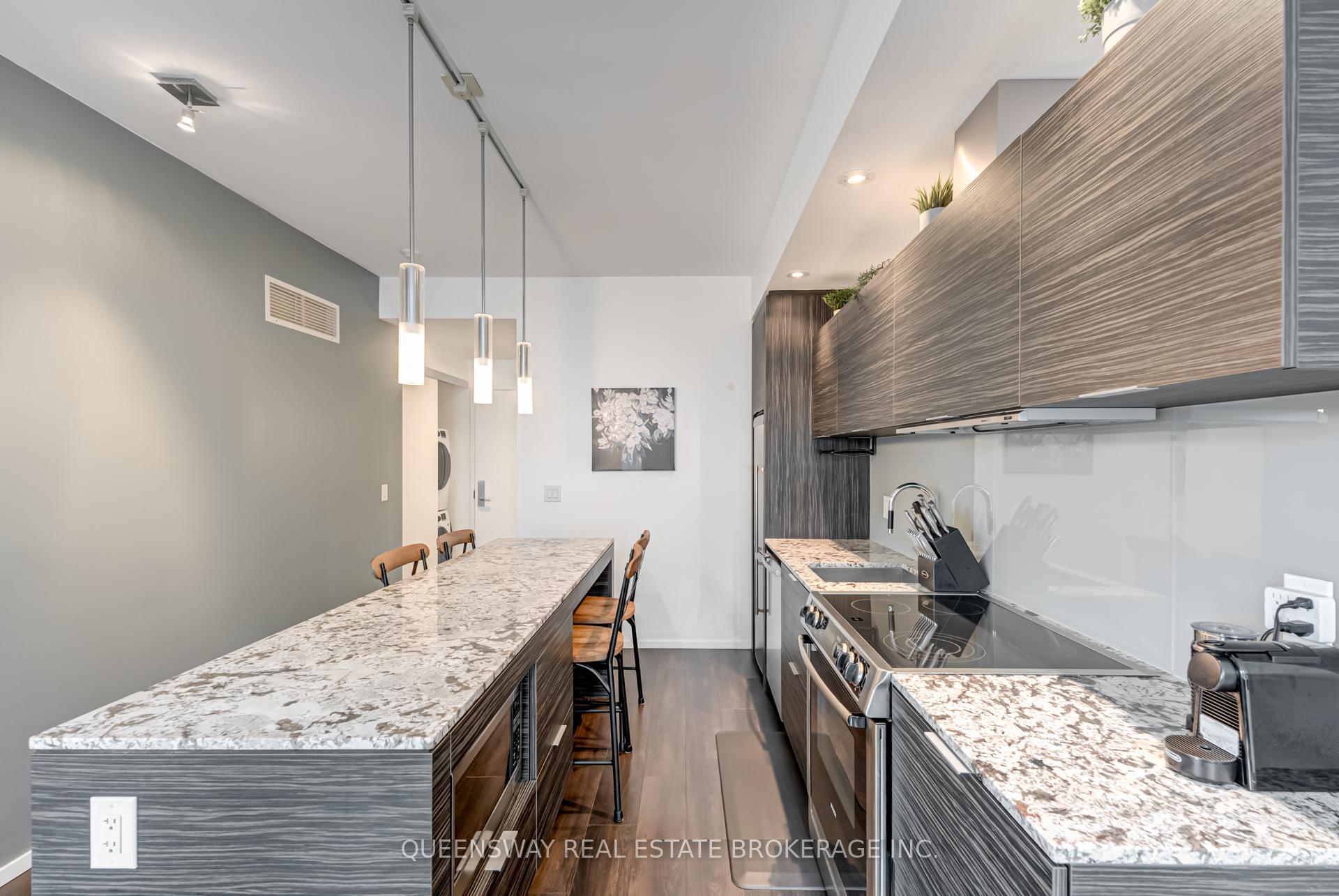 2 Bedrooms Condo at 8 Charlotte, Toronto For sale