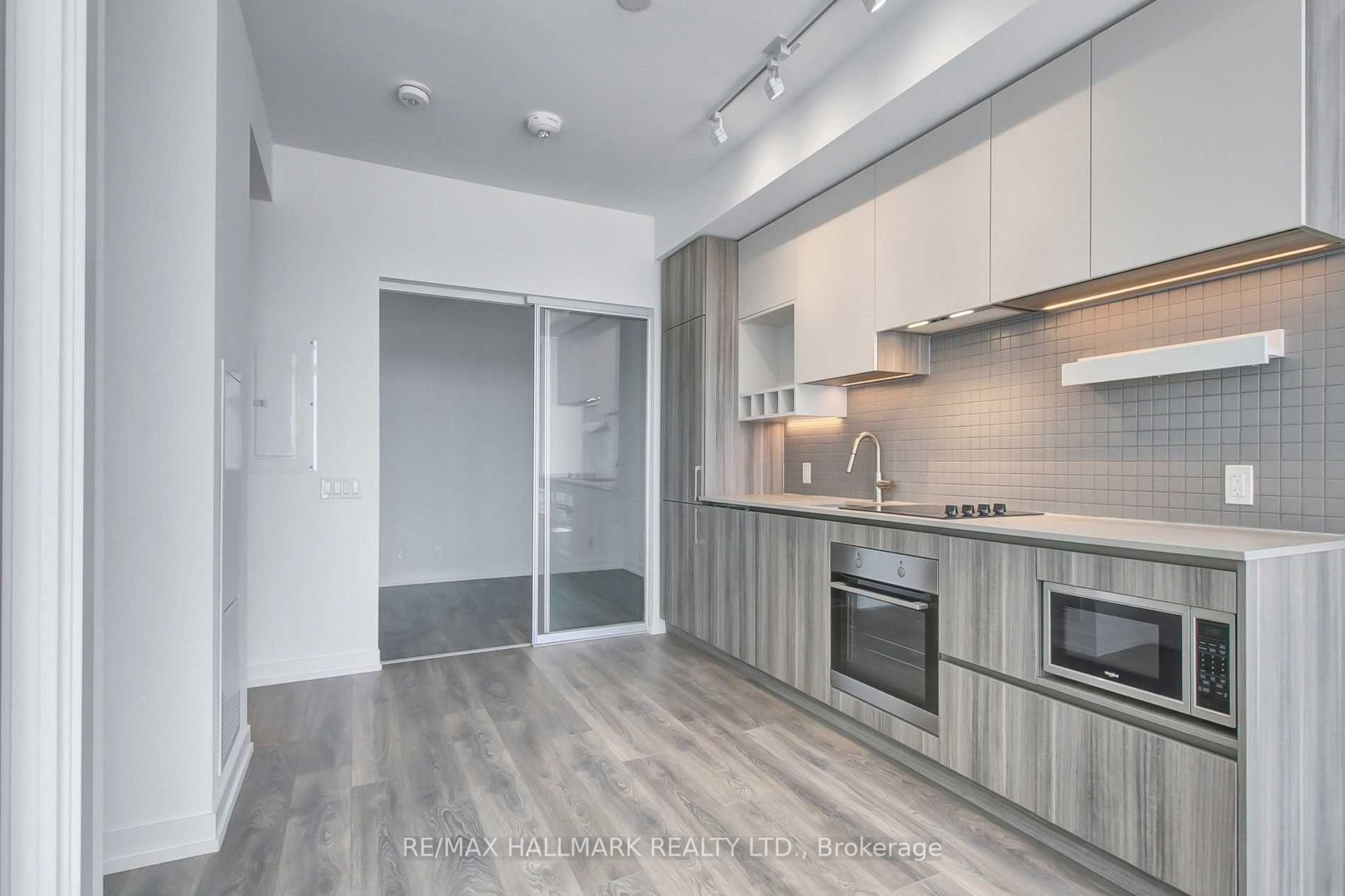 3 Bedrooms Condo at 898 Portage, Vaughan For sale