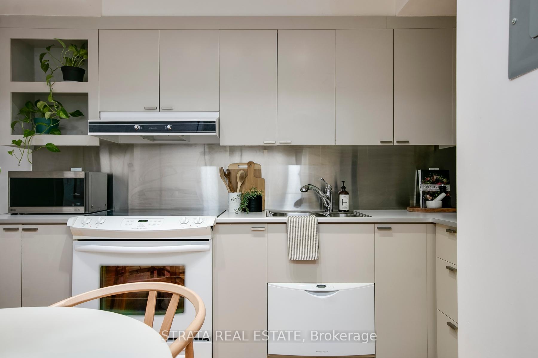 1 Bedroom Condo at 111 Elizabeth, Toronto For sale