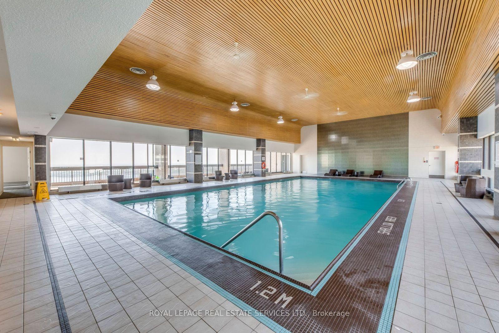 2 Bedrooms Condo at 33 Harbour, Toronto For sale