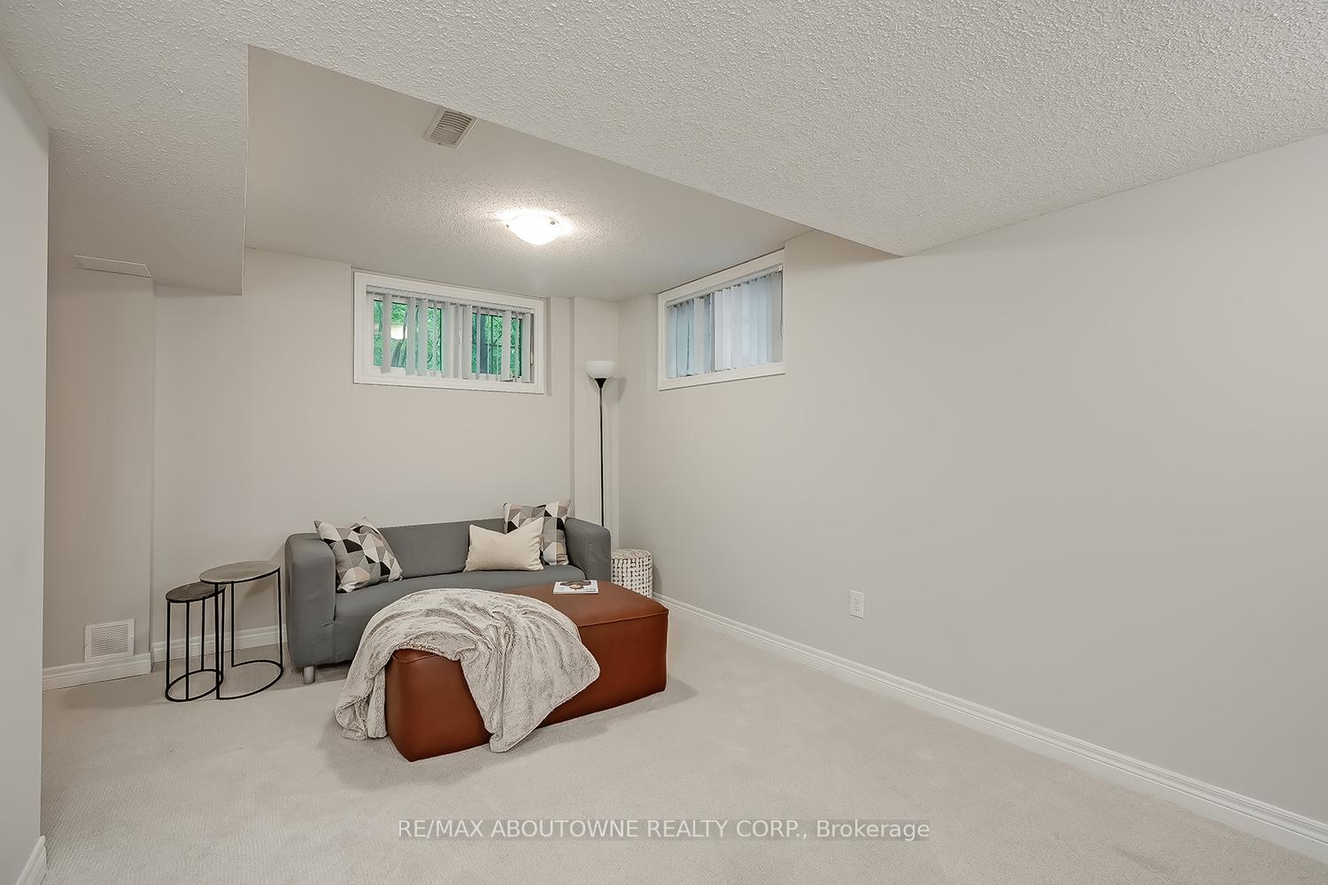 3 Bedrooms Condo at 233 Duskywing, Oakville For sale