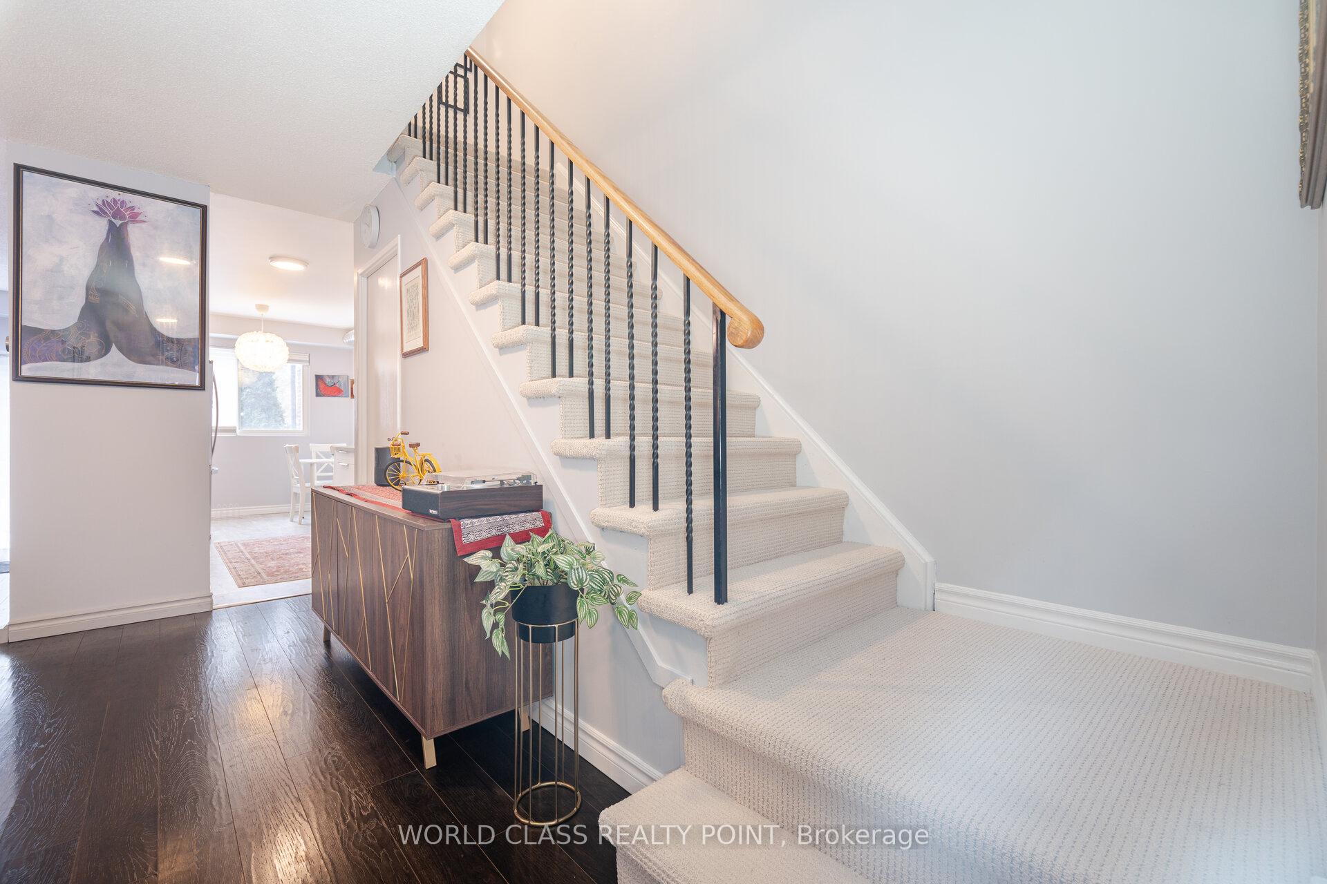 4 Bedrooms Condo at 525 Meadows, Mississauga For sale