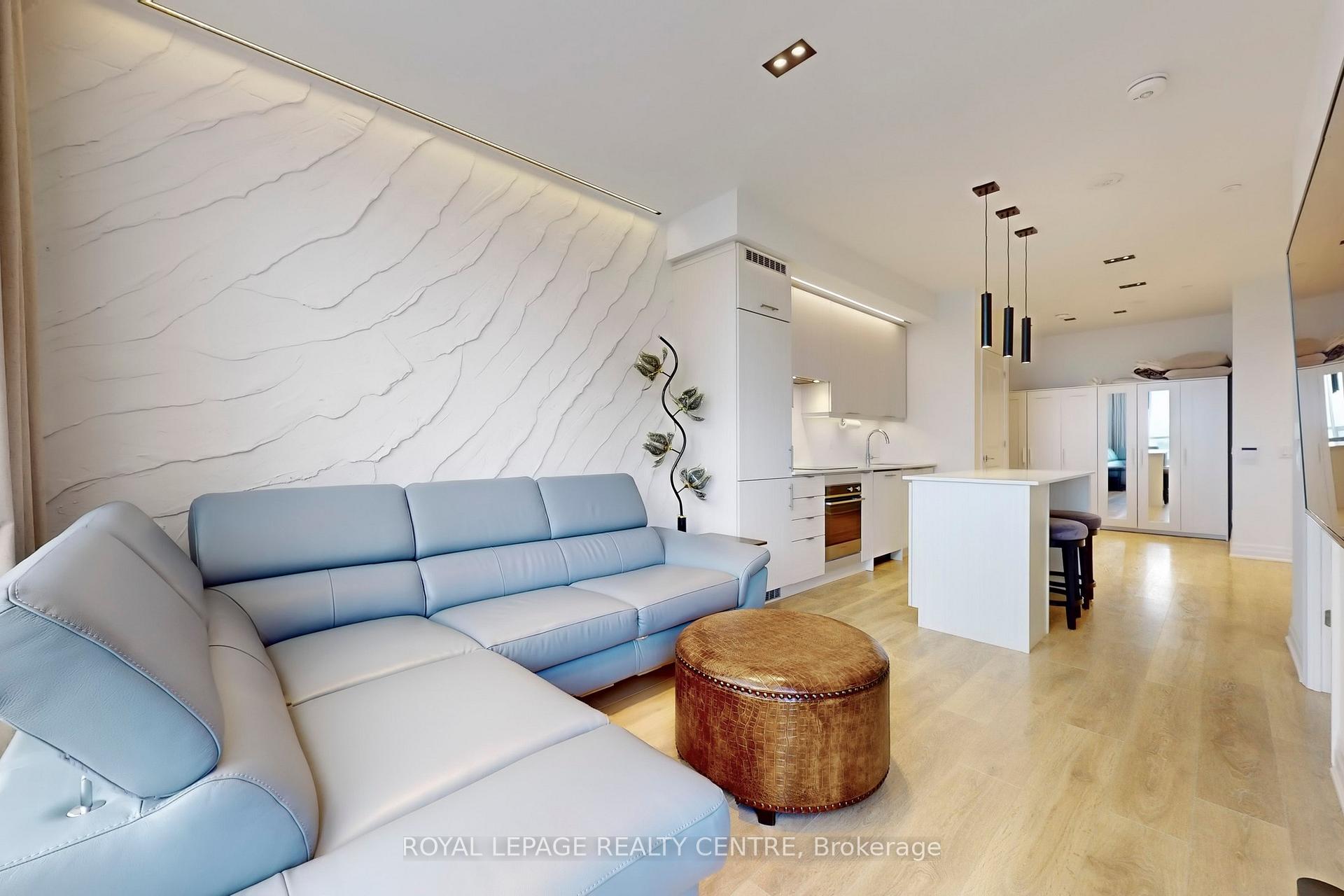 2 Bedrooms Condo at 36 ELM,  Mississauga For sale