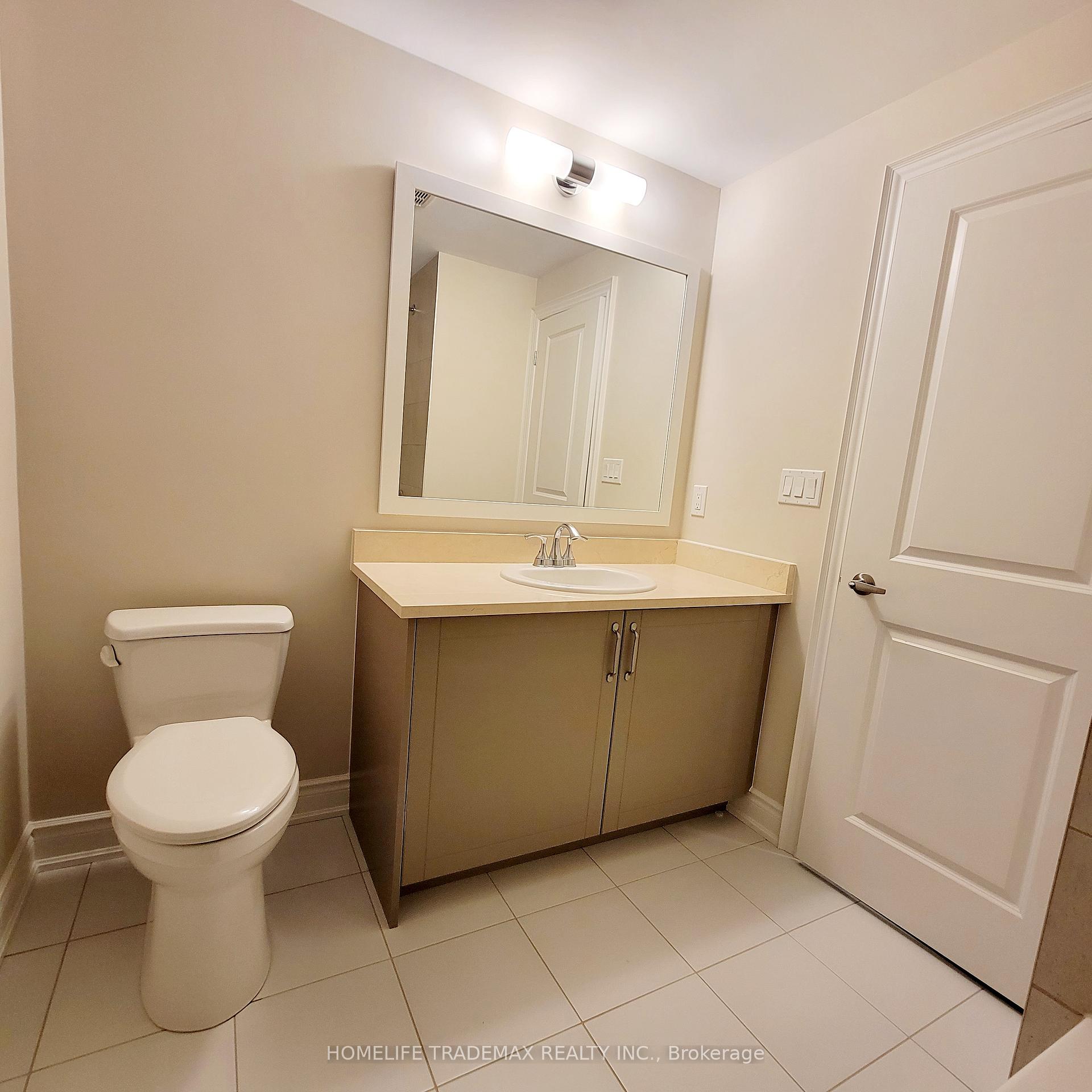 3 Bedrooms Condo at 15 Lunar, Mississauga For sale