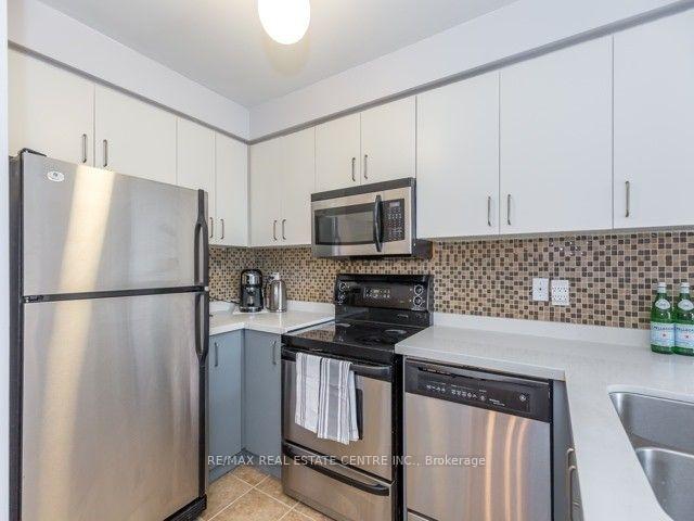 3 Bedrooms Condo at 601 Shoreline,  Mississauga For sale