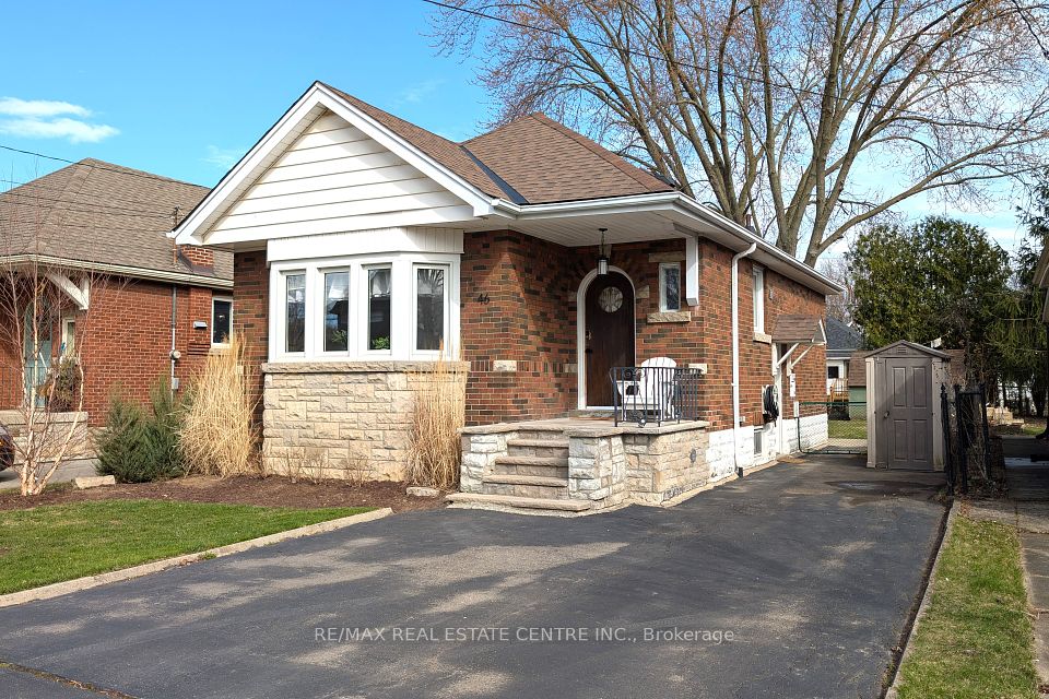 46 Kenmore Road, Hamilton, ON L8S 3T7