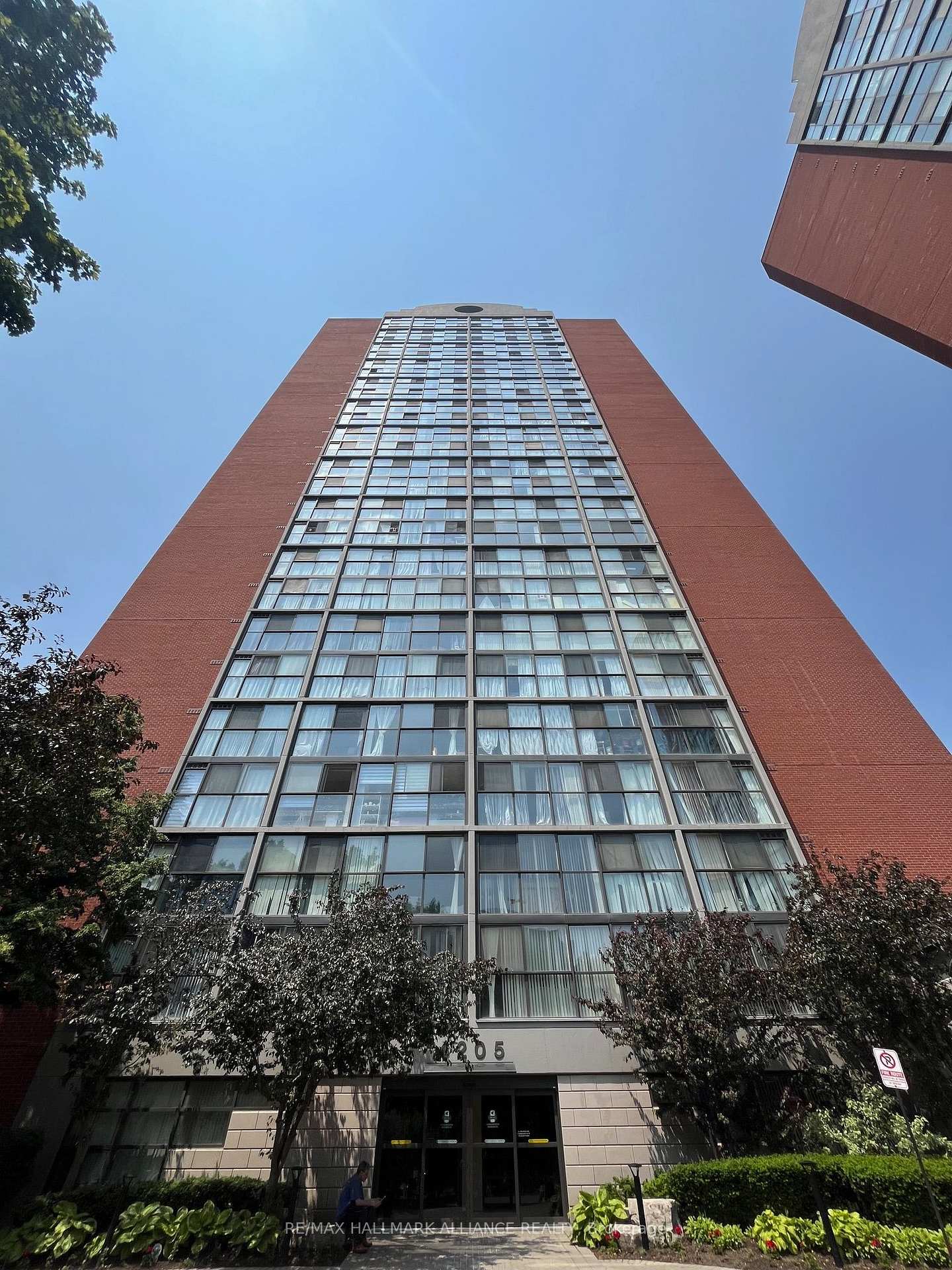 1 Bedroom Co-op at 4205 Shipp, Mississauga For sale