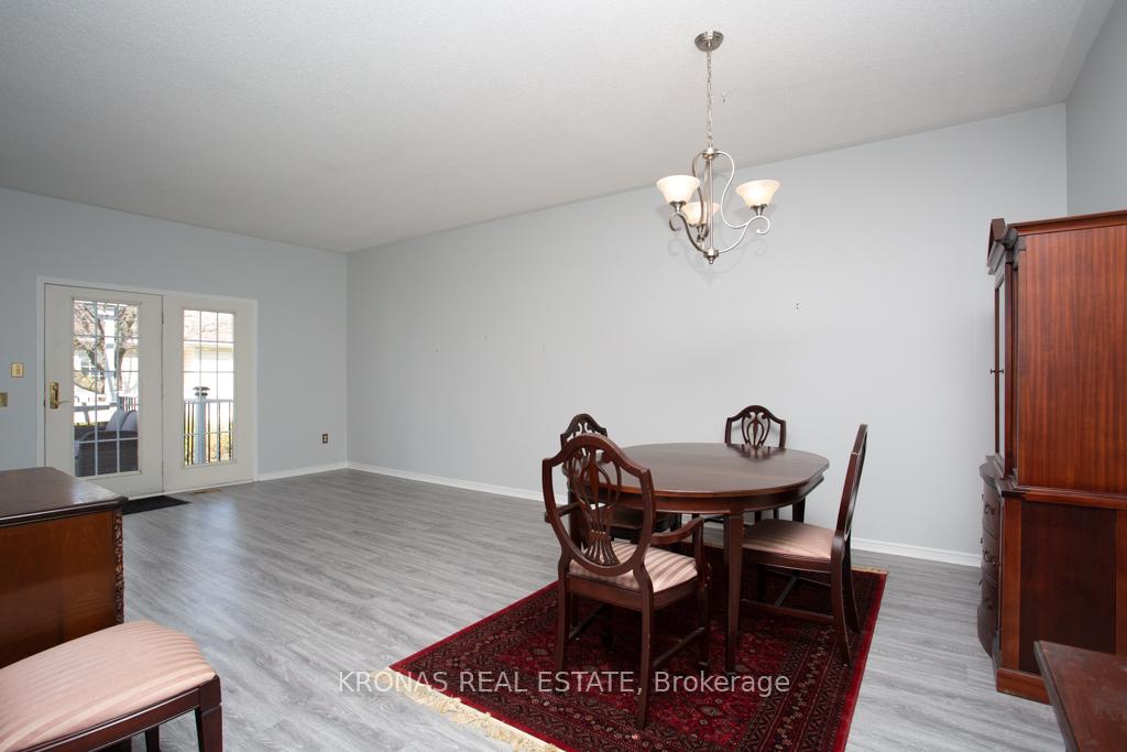 2 Bedrooms Condo at 143 Silverbirch,  Hamilton For sale