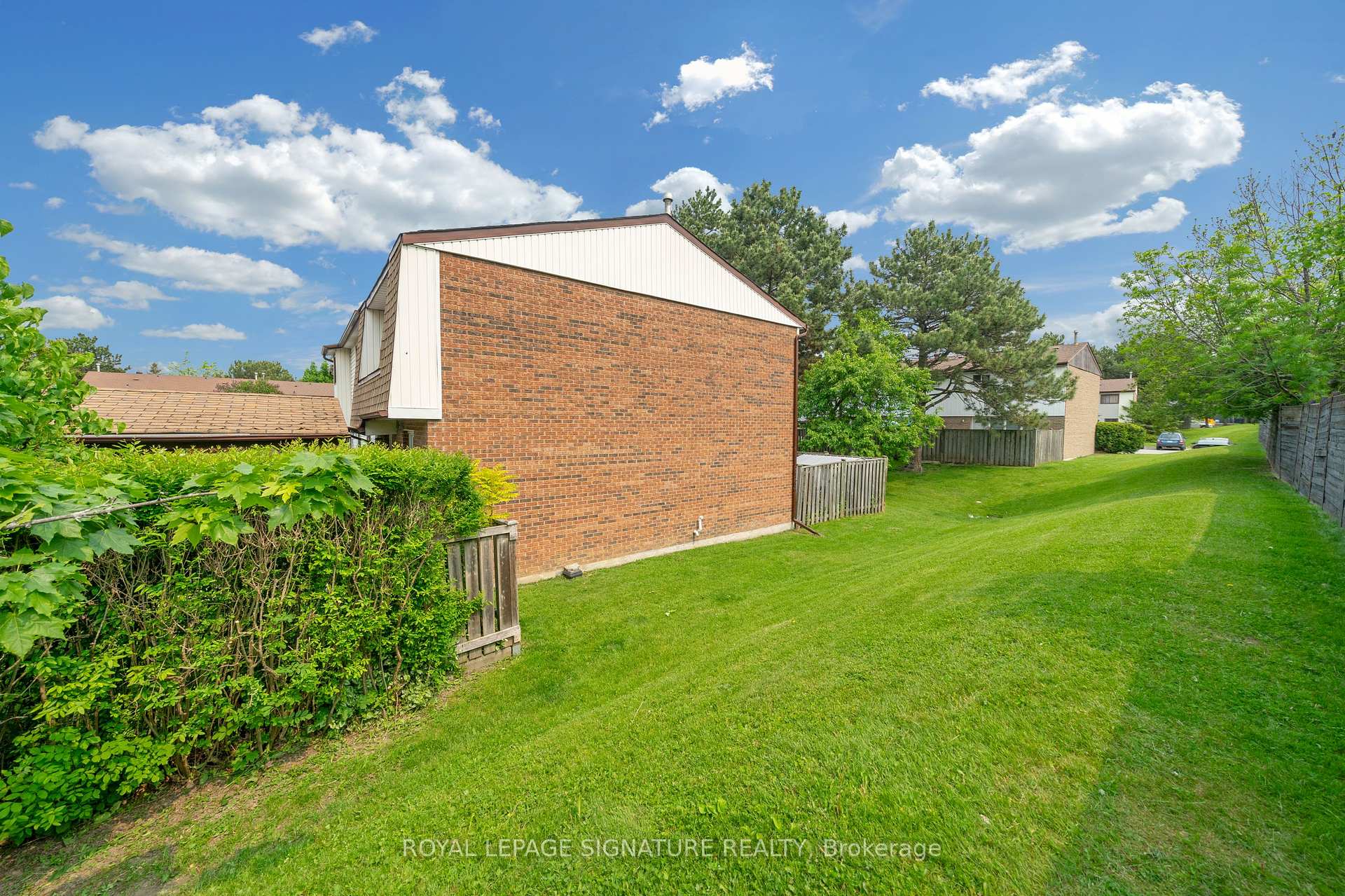 3 Bedrooms Condo at 5 Early Apple, Toronto For sale