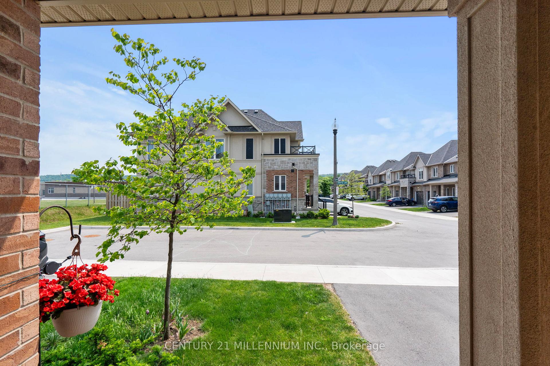 3 Bedrooms Condo at 19 Arietta, Hamilton For sale