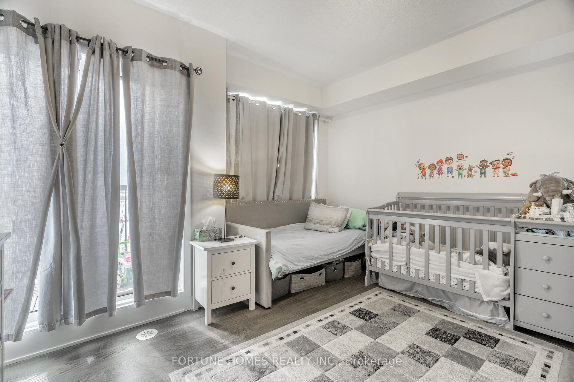 3 Bedrooms Condo at 39 John Perkins Bull, Toronto For sale