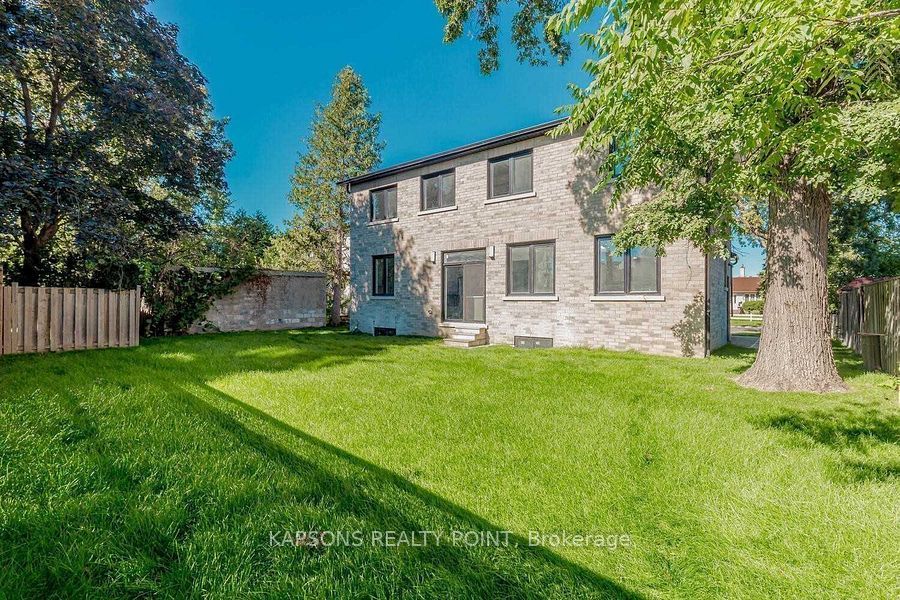137 Mcmurchy Avenue, Brampton, ON L6Y 1Z1