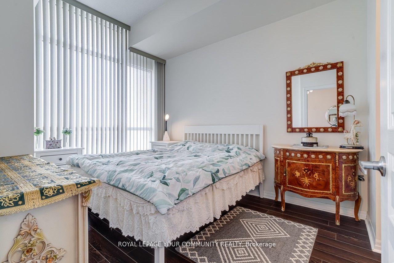 2 Bedrooms Condo at 225 Webb, Mississauga For sale