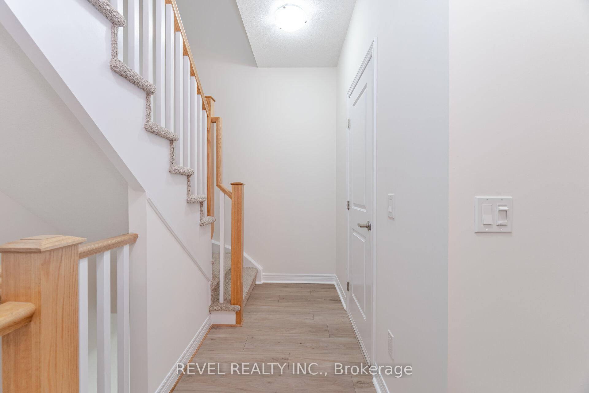 3 Bedrooms Condo at 316 Humphrey, Hamilton For sale