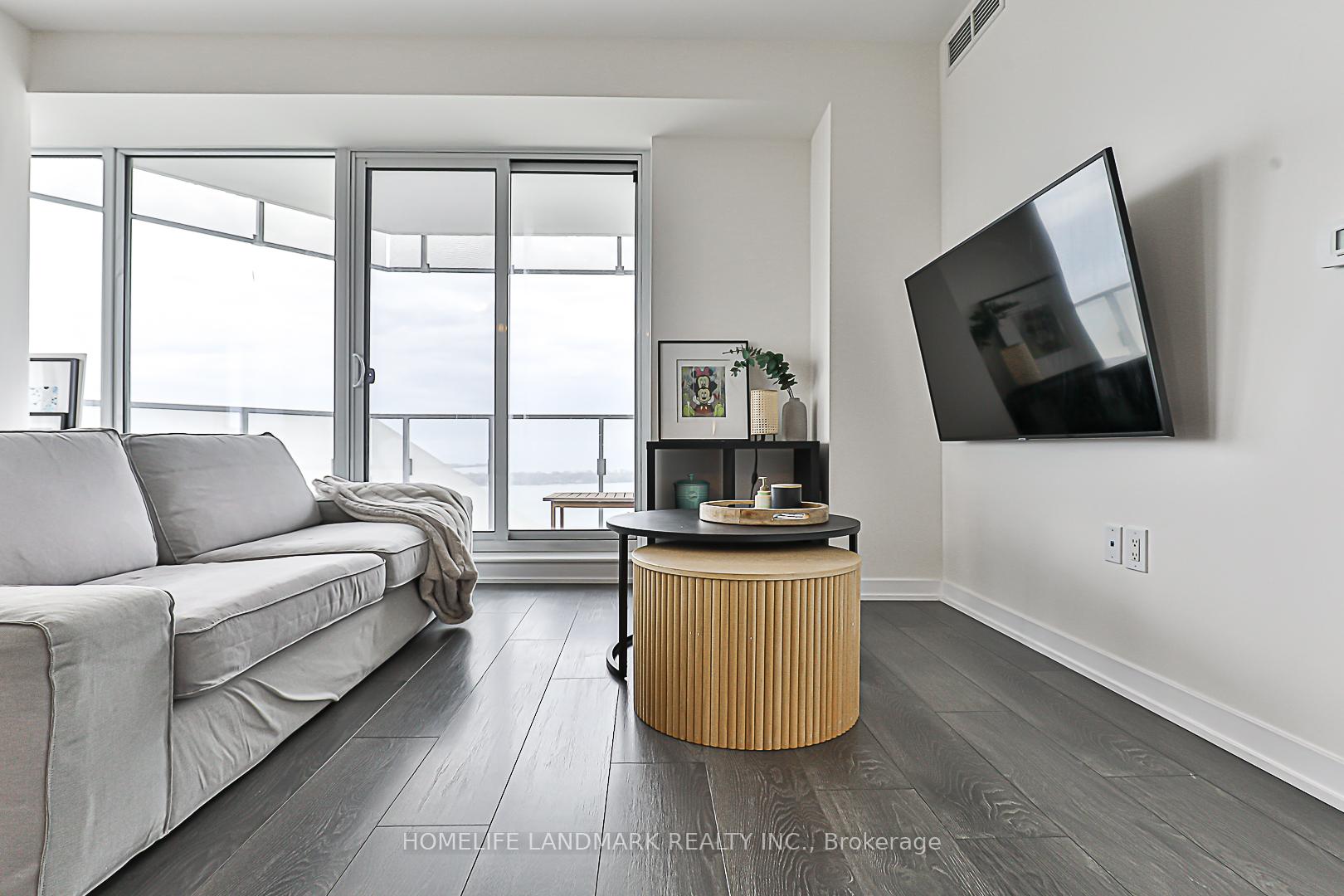 3 Bedrooms Condo at 28 Freeland, Toronto For sale