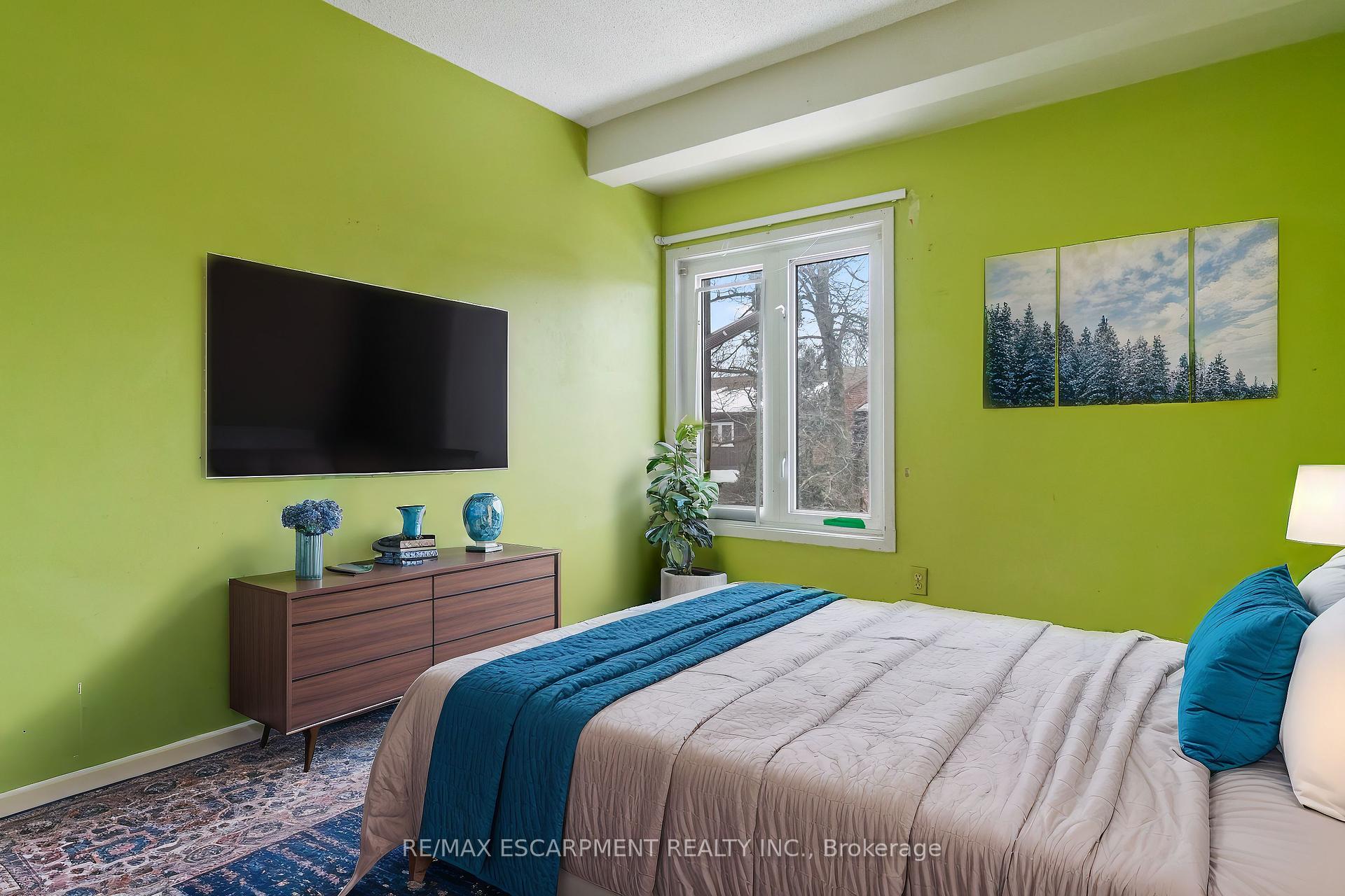 3 Bedrooms Condo at 750 Burnhamthorpe, Mississauga For sale