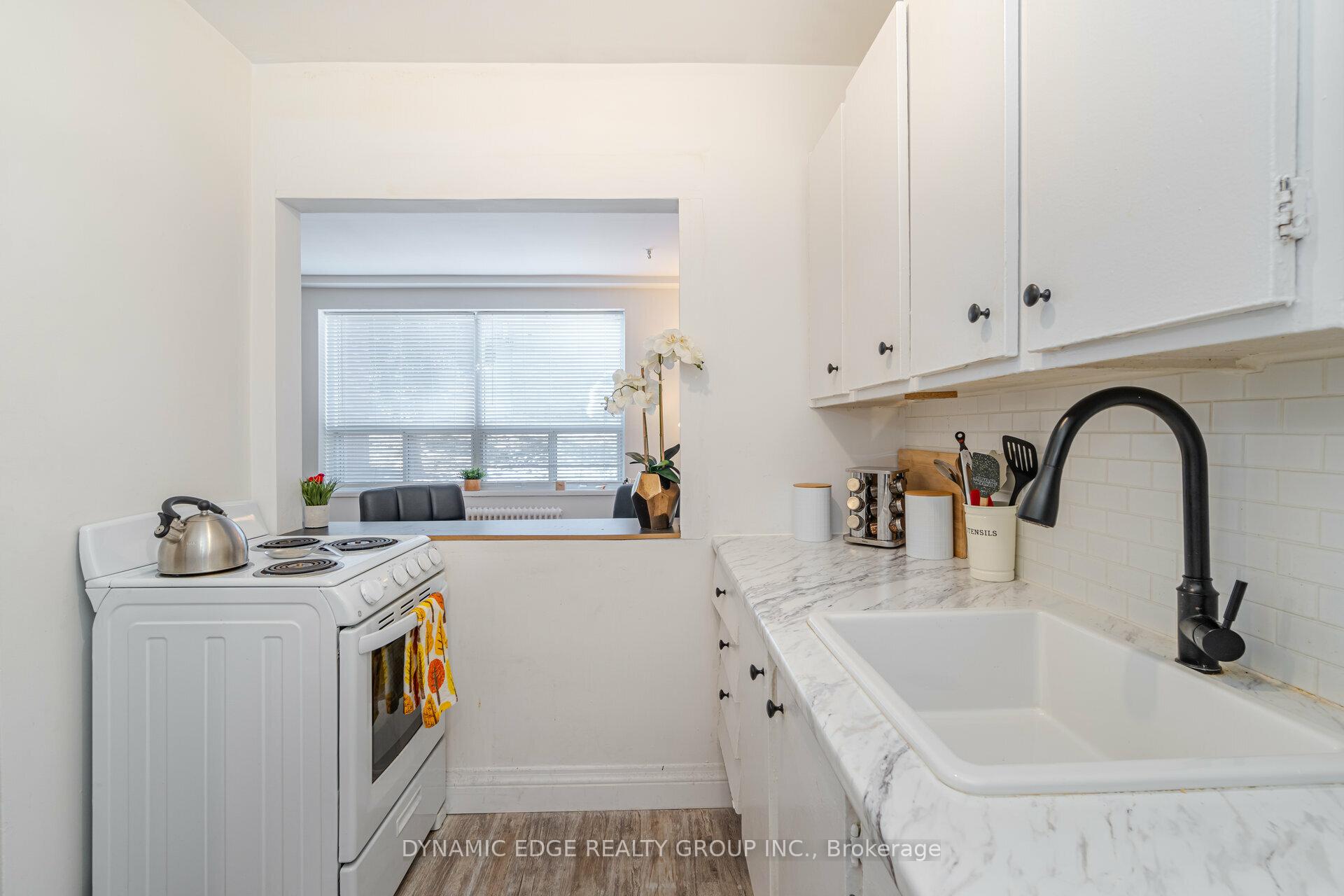 2 Bedrooms Condo at 57 Mericourt,  Hamilton For sale