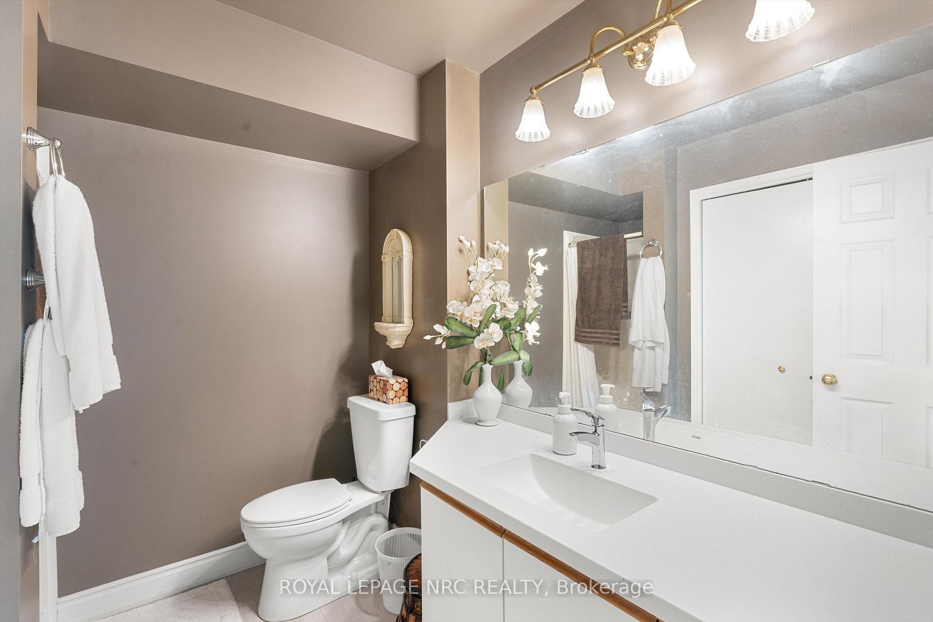 2 Bedrooms Condo at 2530 Northhampton, Burlington For sale