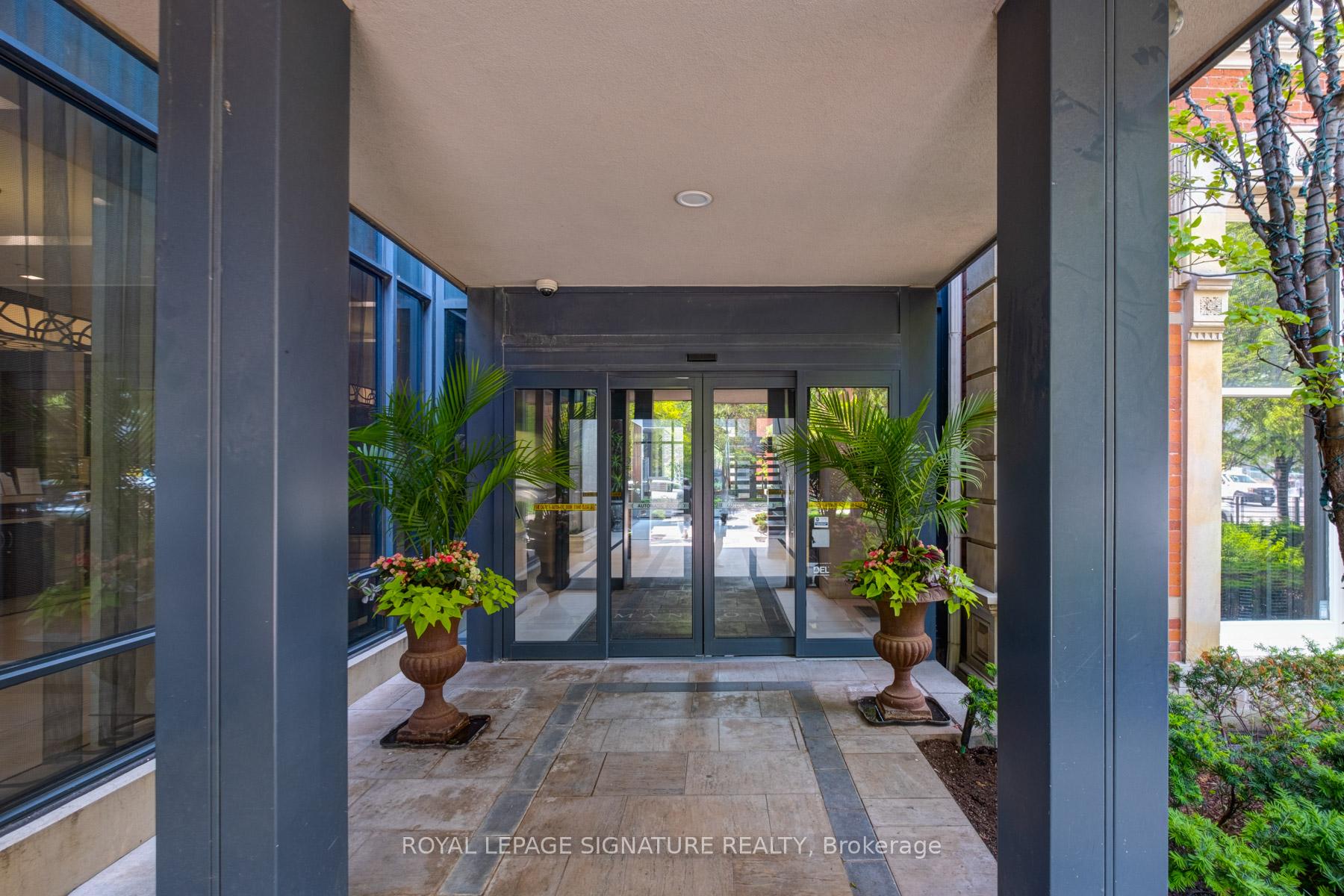 2 Bedrooms Condo at 28 Linden, Toronto For sale