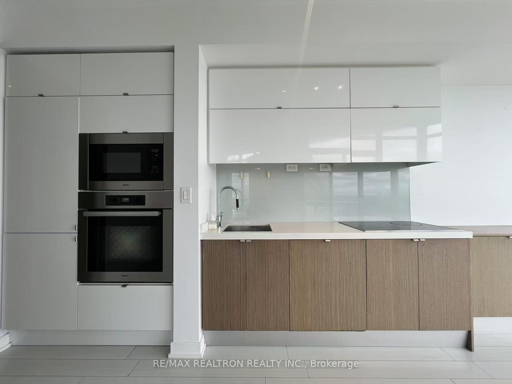 1 Bedroom Condo at 21 Iceboat, Toronto For sale