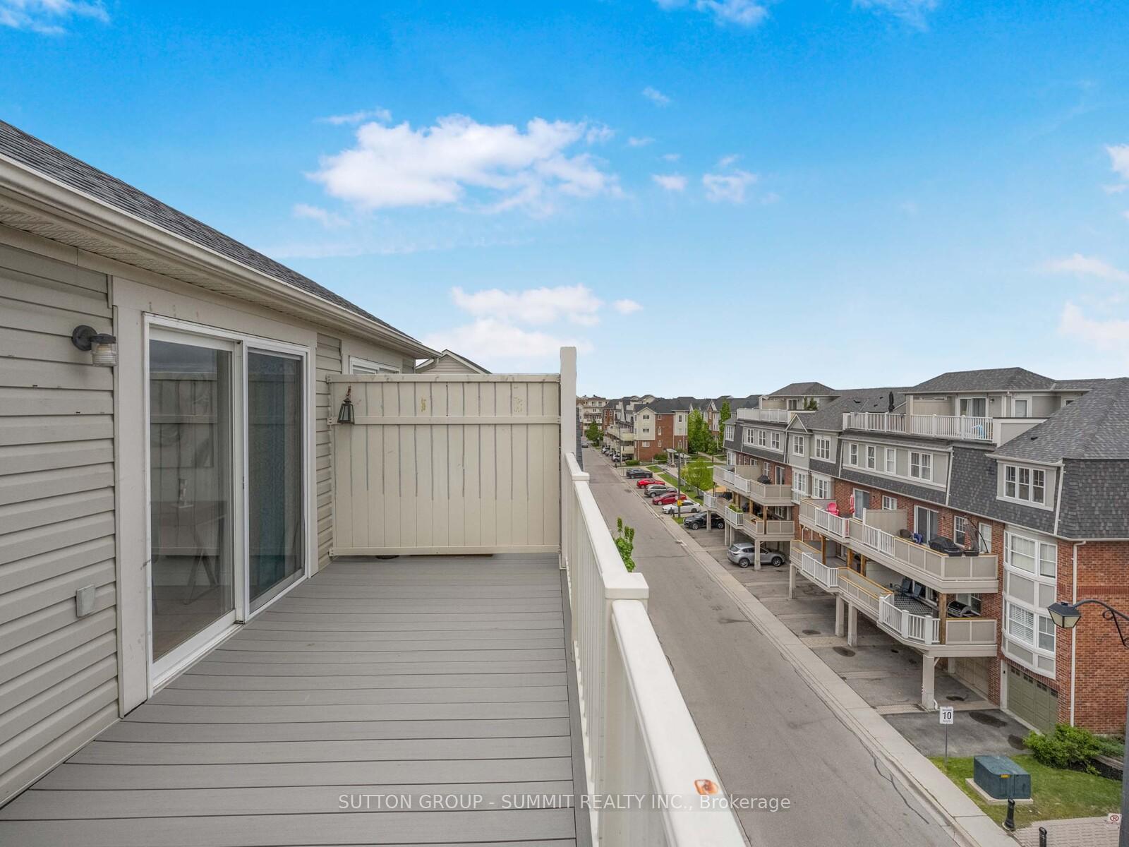 3 Bedrooms Condo at 614 Shoreline, Mississauga For sale