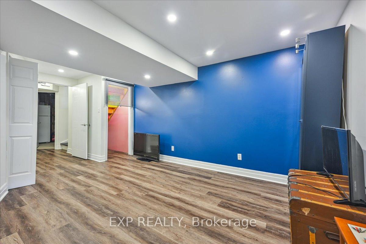 3 Bedrooms Condo at 2920 Headon Forest, Burlington For sale