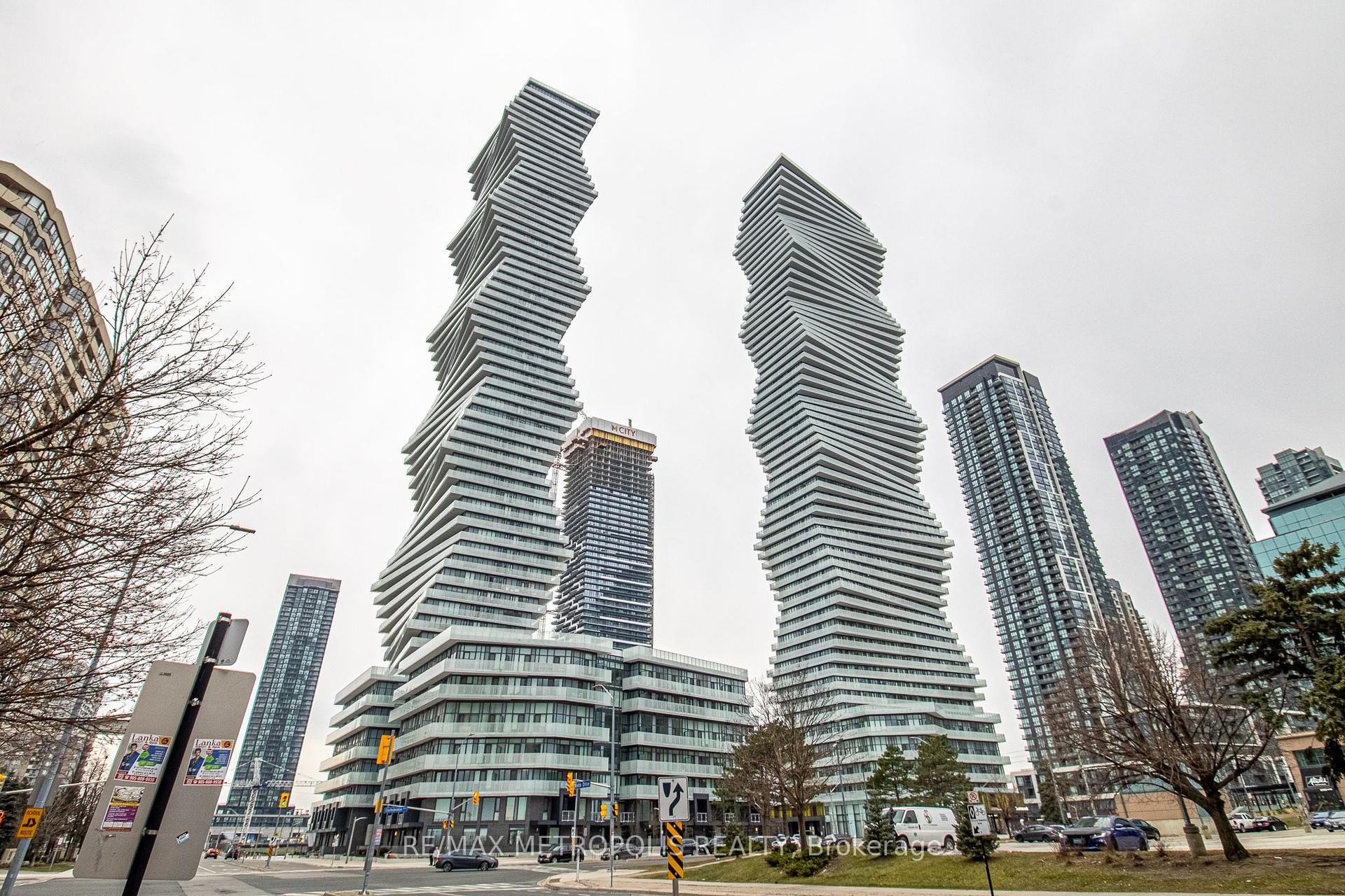 2 Bedrooms Condo at 3900 Confederation, Mississauga For sale