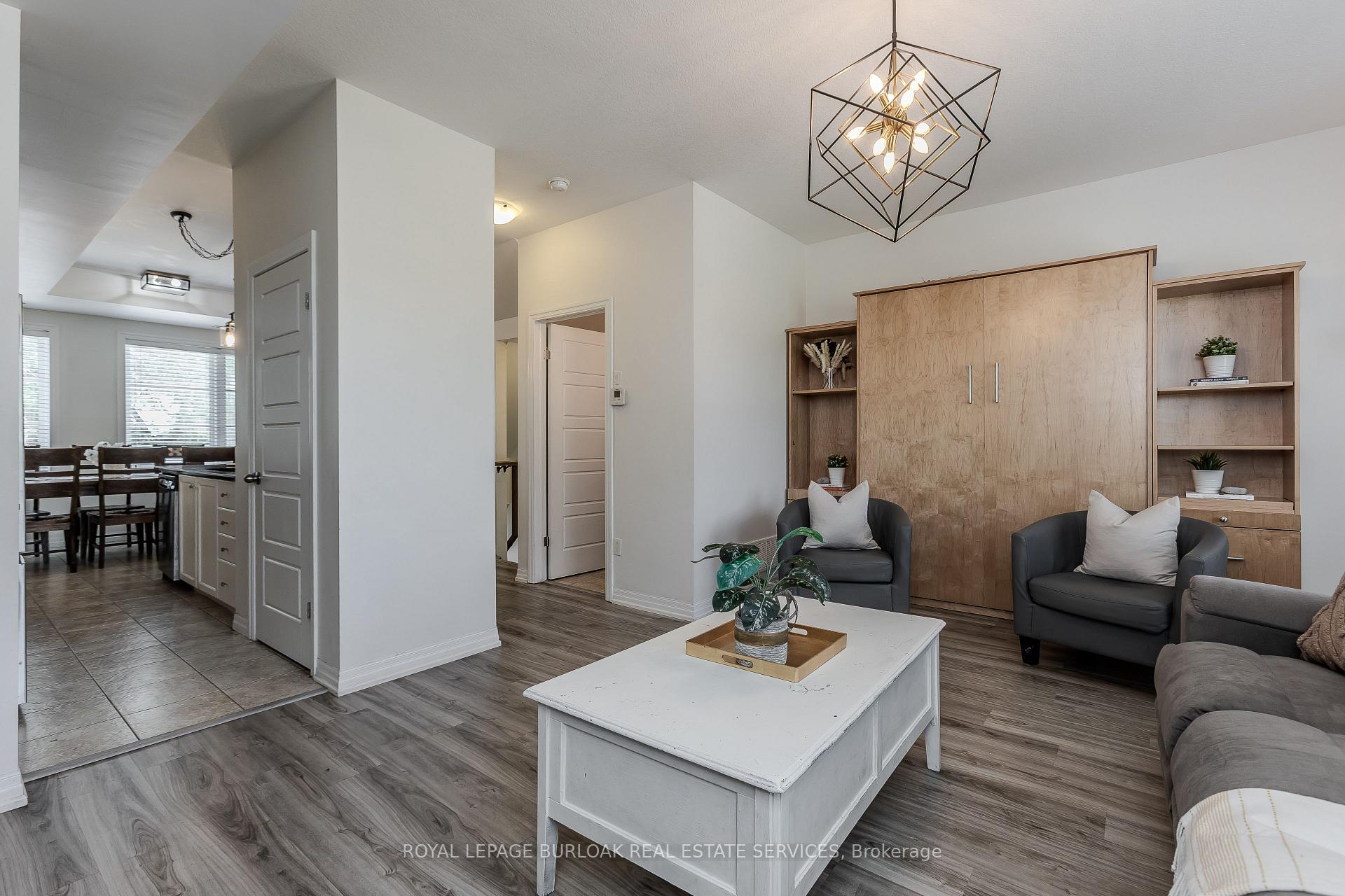 2 Bedrooms Condo at 70 Plains, Burlington For sale