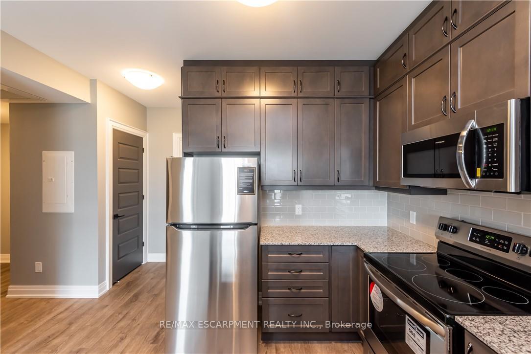 2 Bedrooms Condo at 50 KAITTING, Oakville For sale