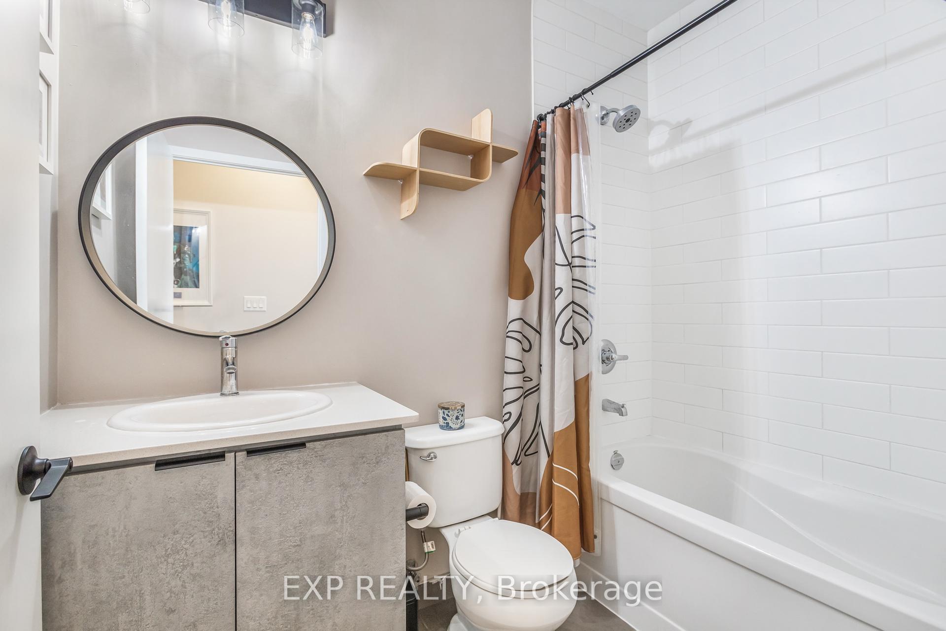 2 Bedrooms Condo at 360 Square One, Mississauga For sale