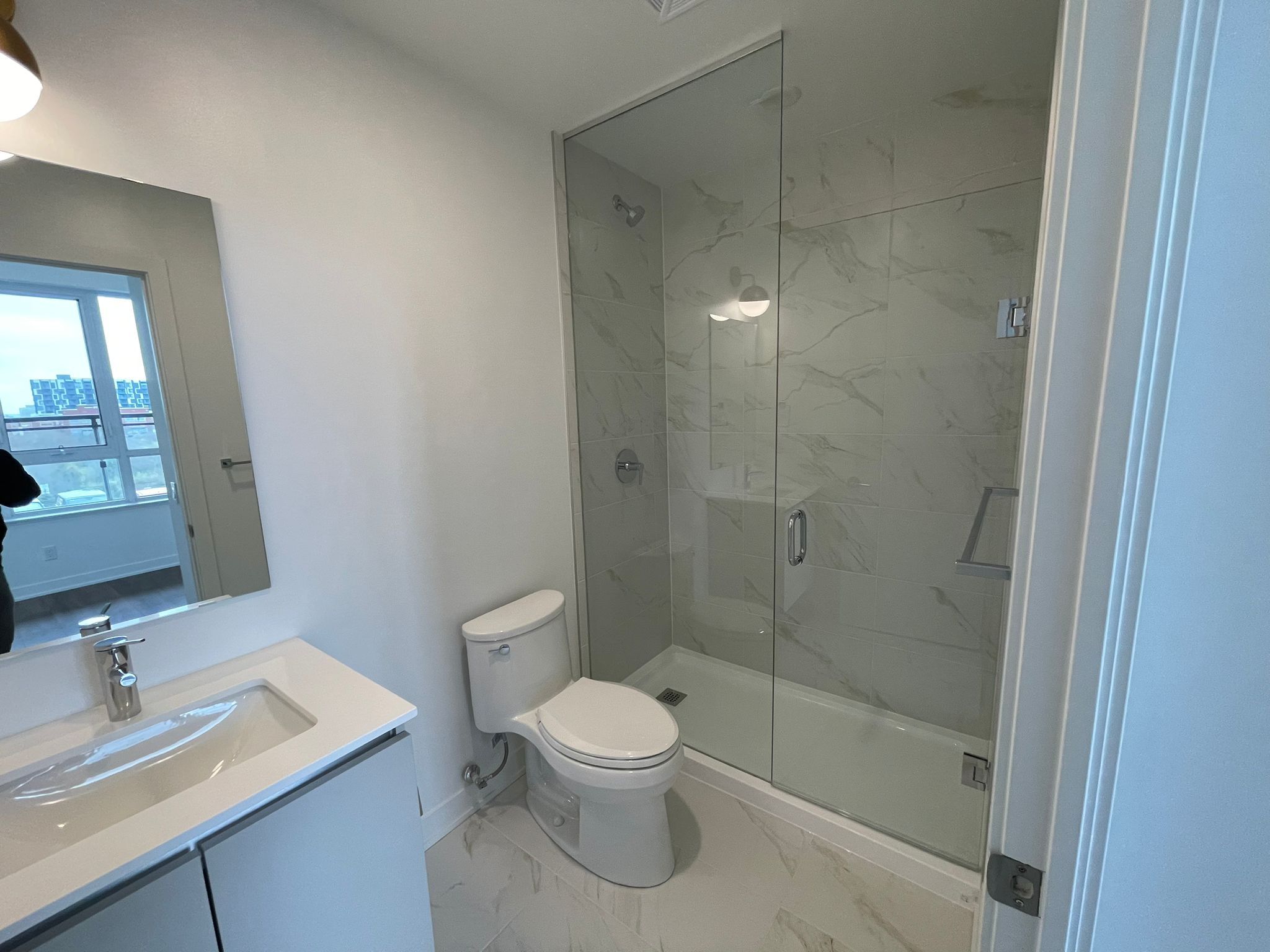 405 Dundas Street W 209